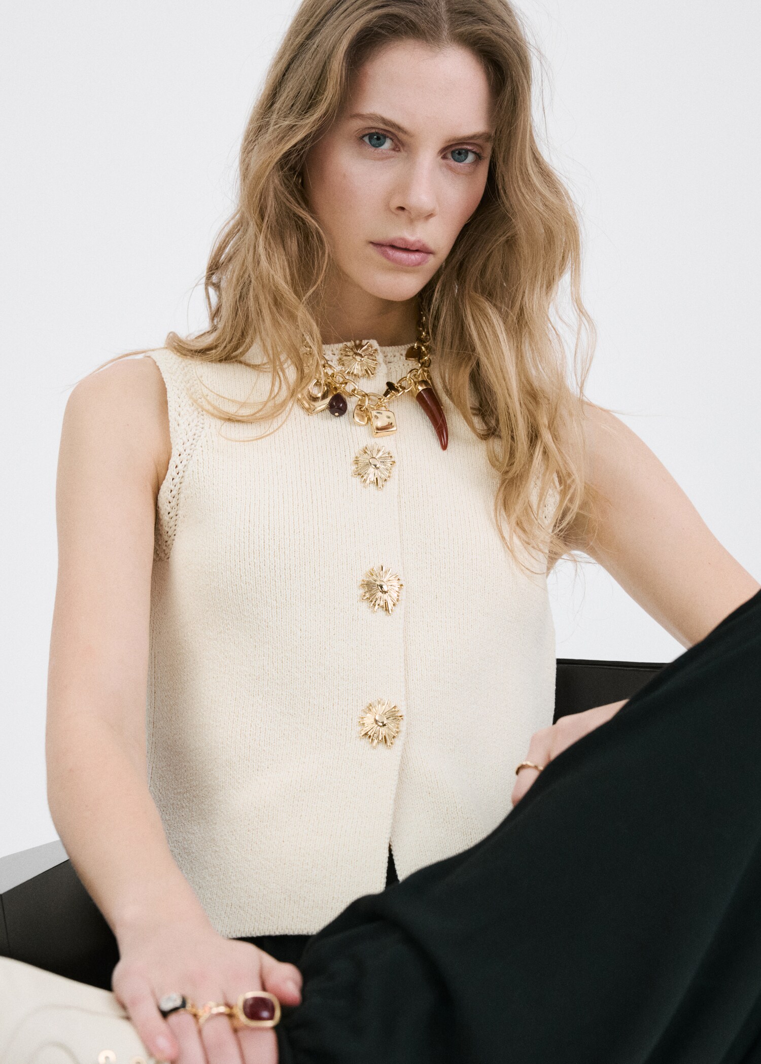 Knitted waistcoat with contrast piping - Medium plane