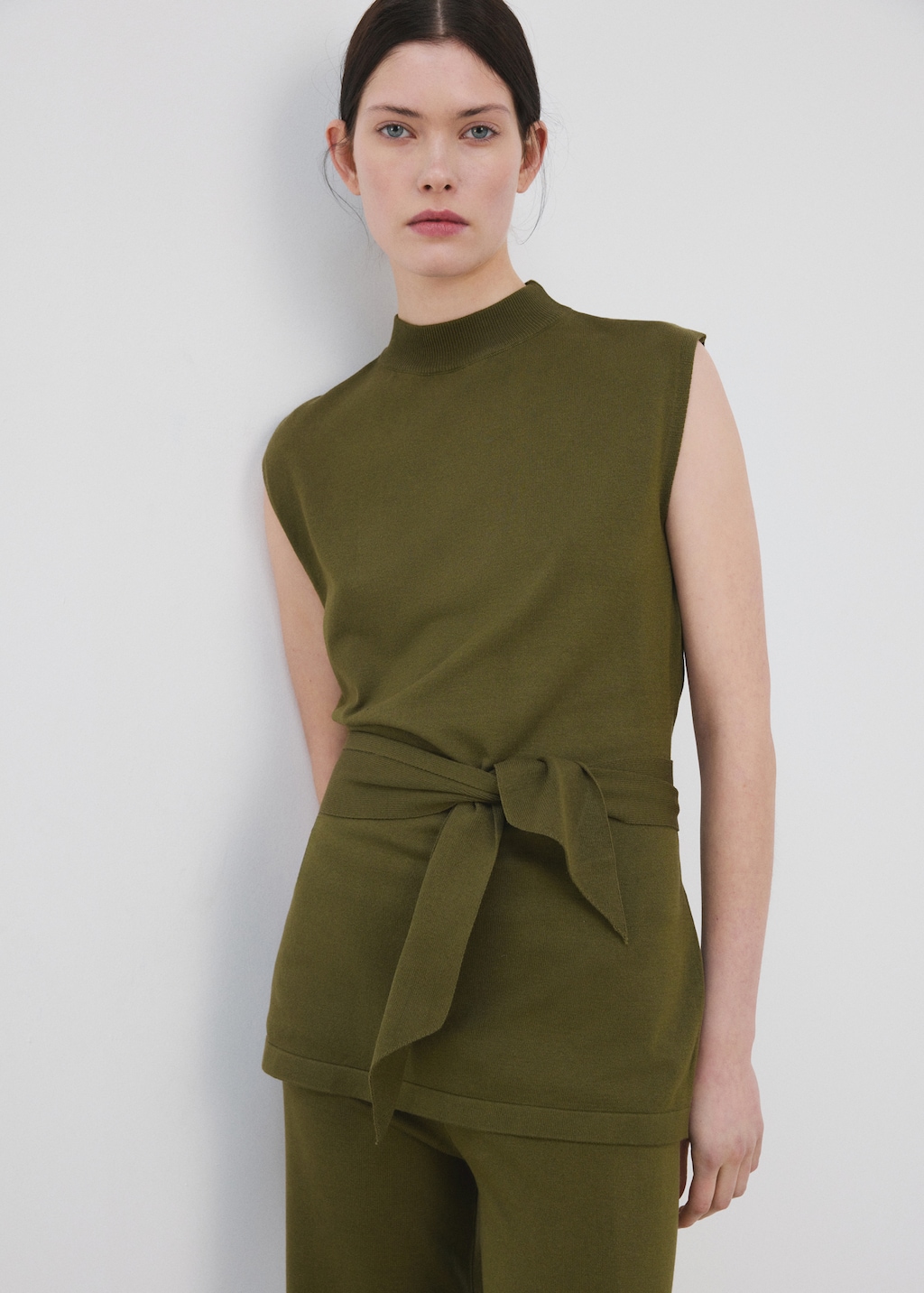 Knit vest with belt - image 3