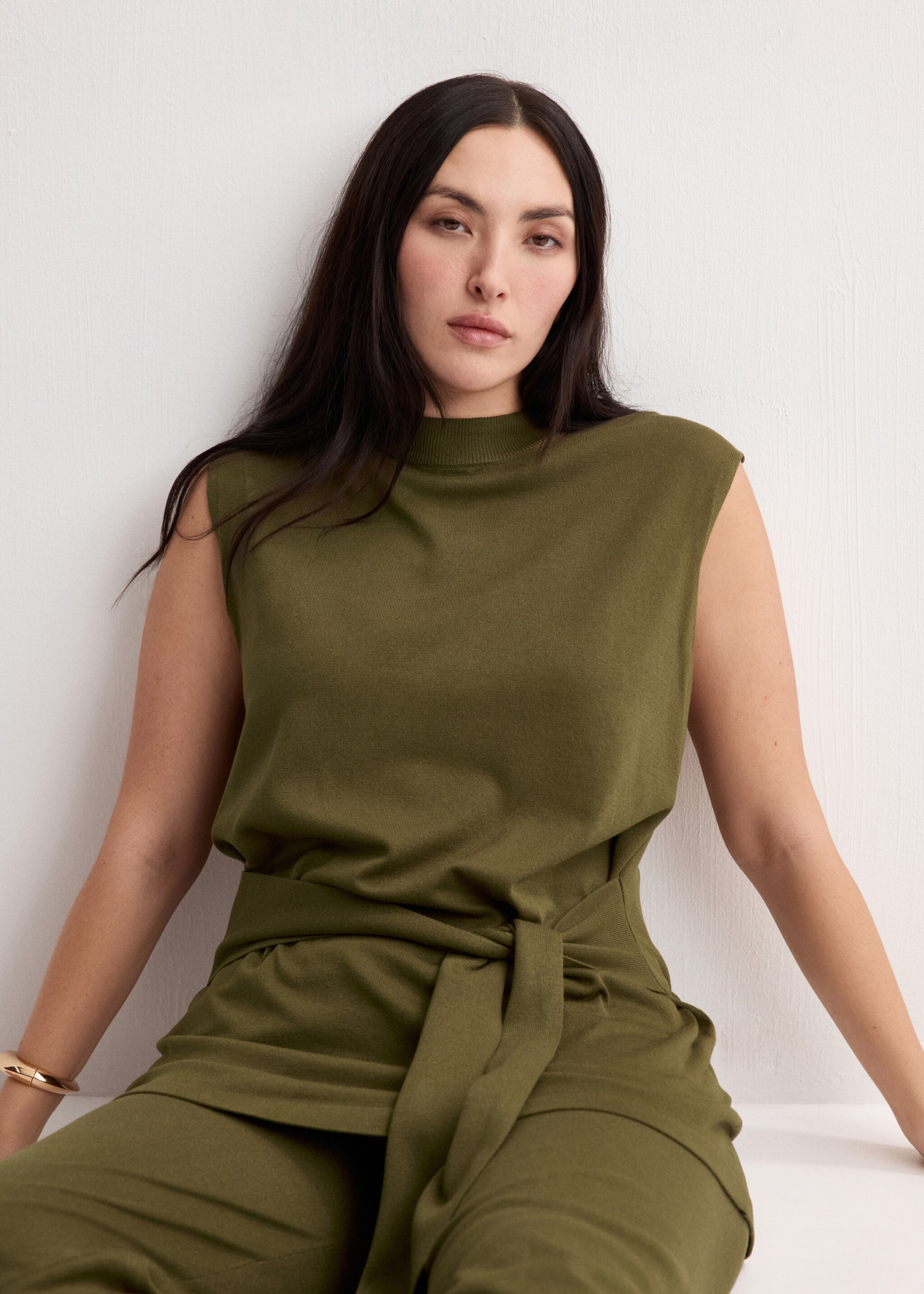 Knitted belt vest - Details of the article 5, Khaki. Ref: 27095820-00.