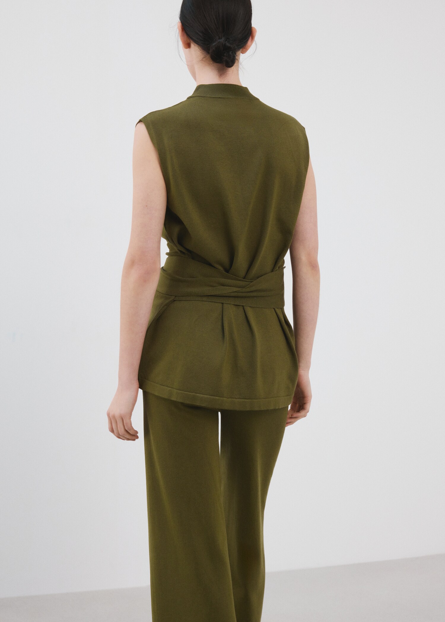 Belted knitted waistcoat - Reverse of the article