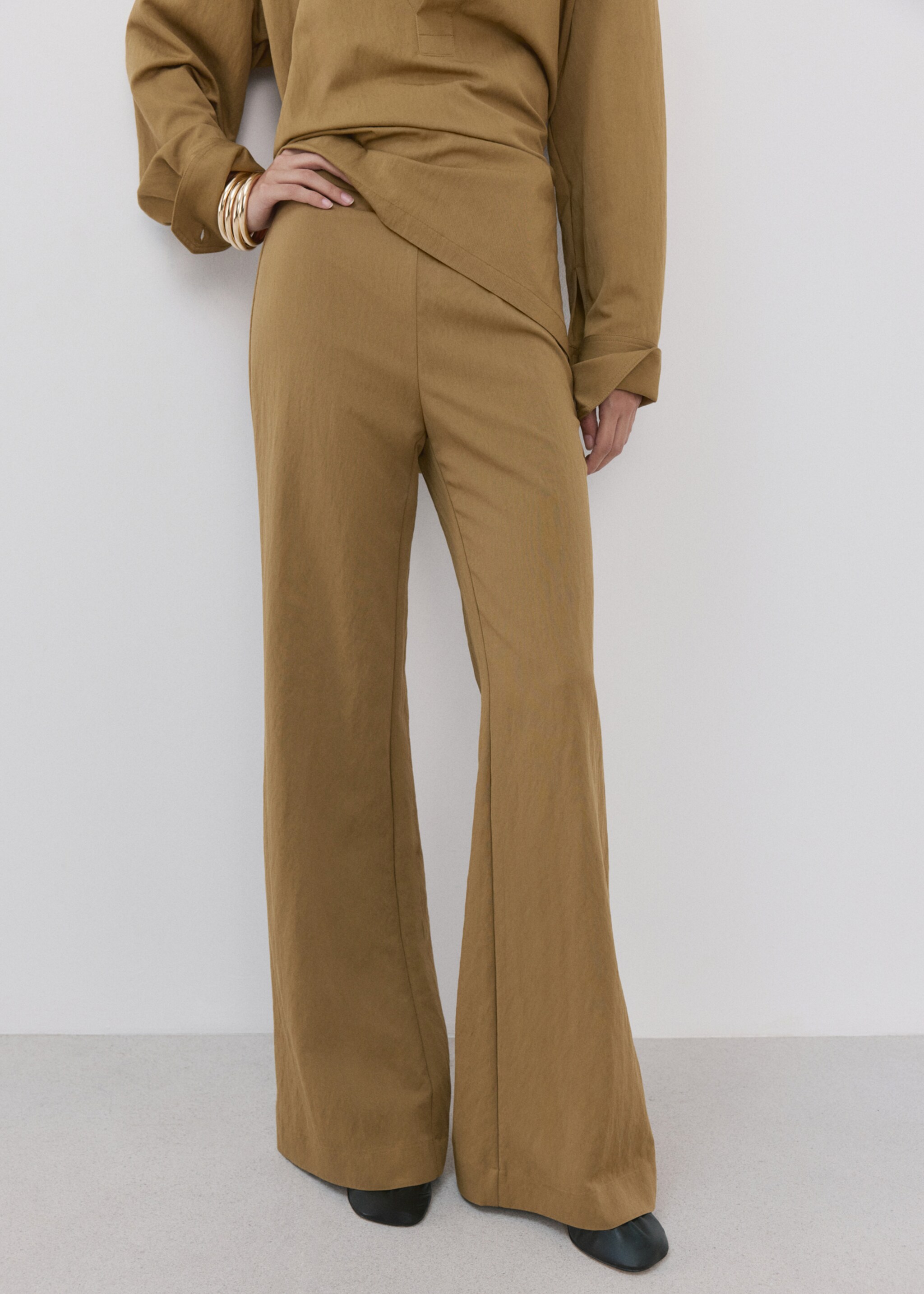 Straight mid-rise trousers - Medium plane, Khaki. Ref: 27095825-00.