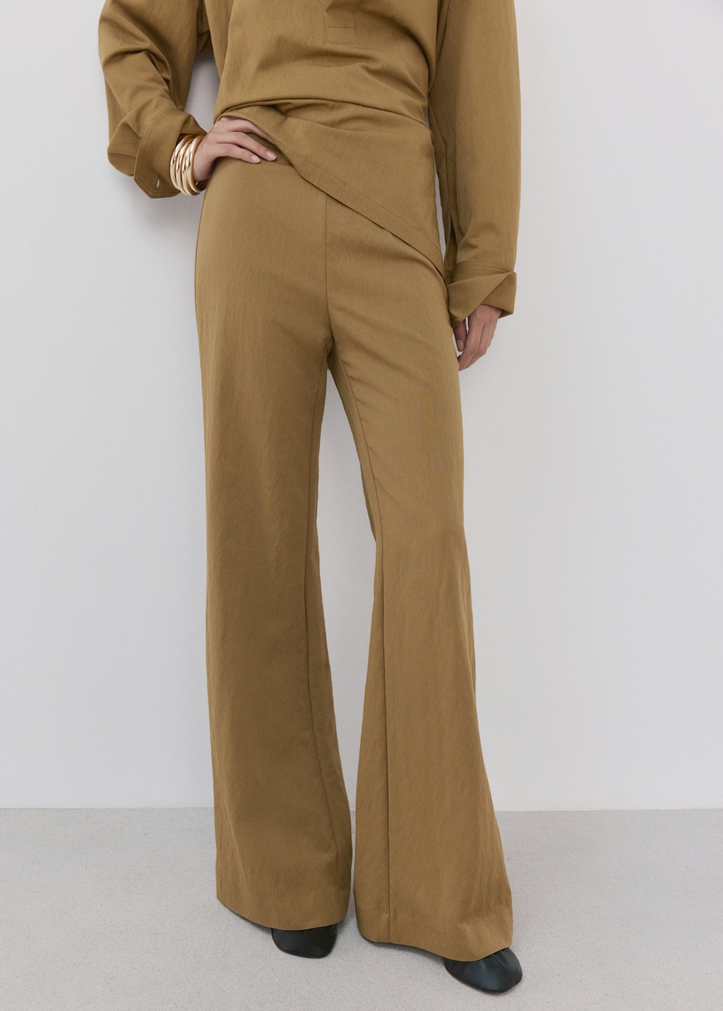 Straight mid-rise pants