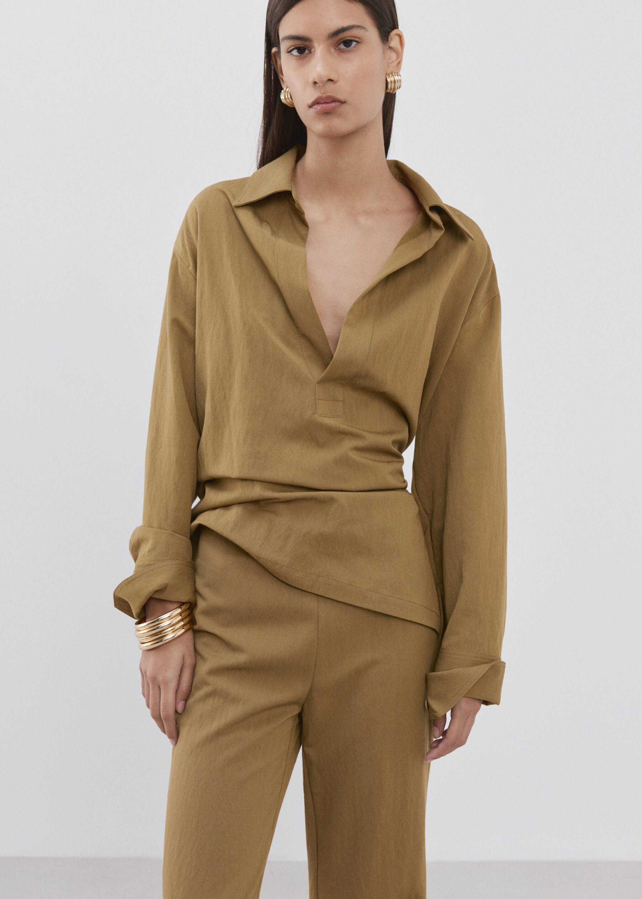 Straight mid-rise trousers - Details of the article 1, Khaki. Ref: 27095825-00.