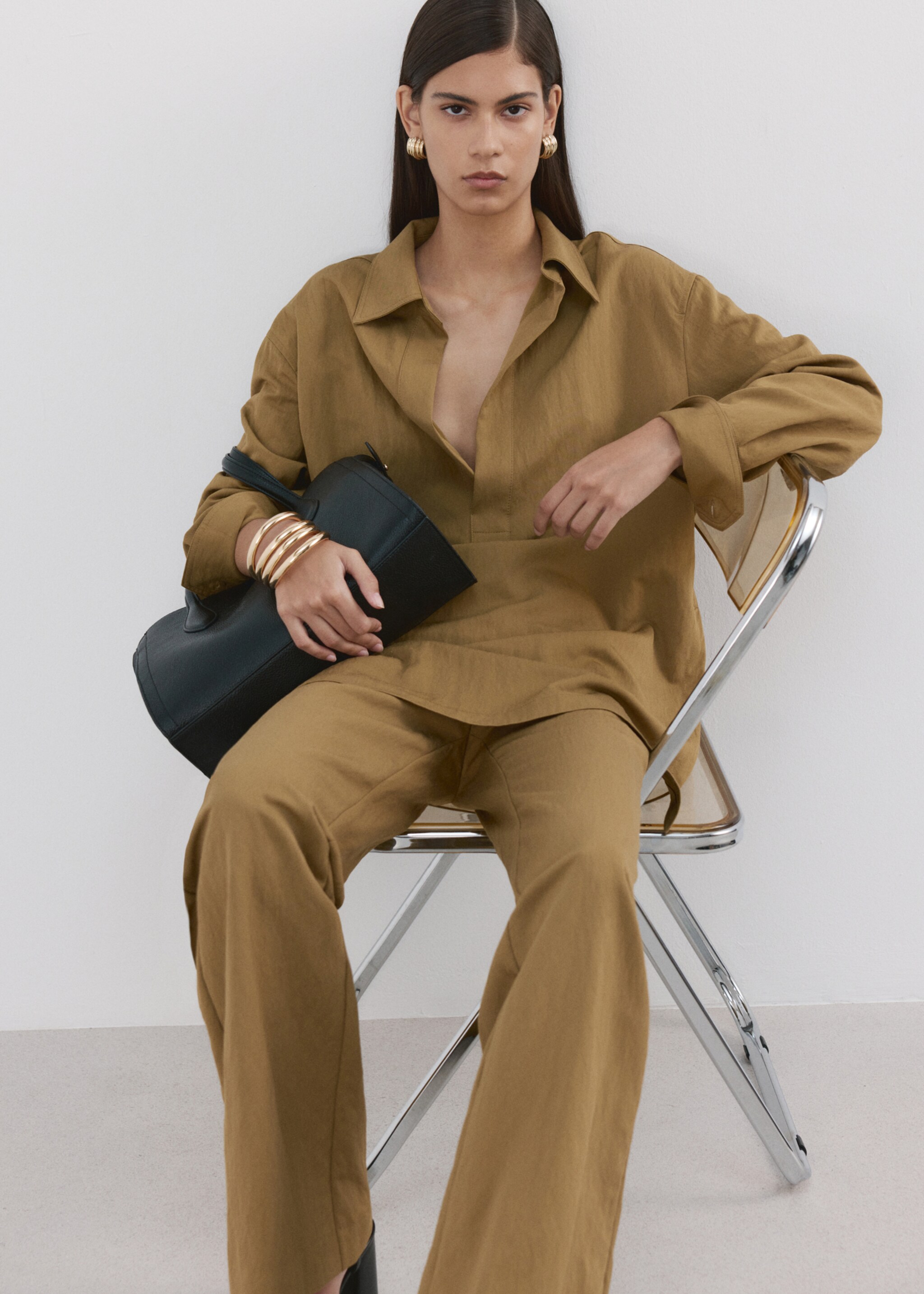 Straight mid-rise trousers - Details of the article 2, Khaki. Ref: 27095825-00.
