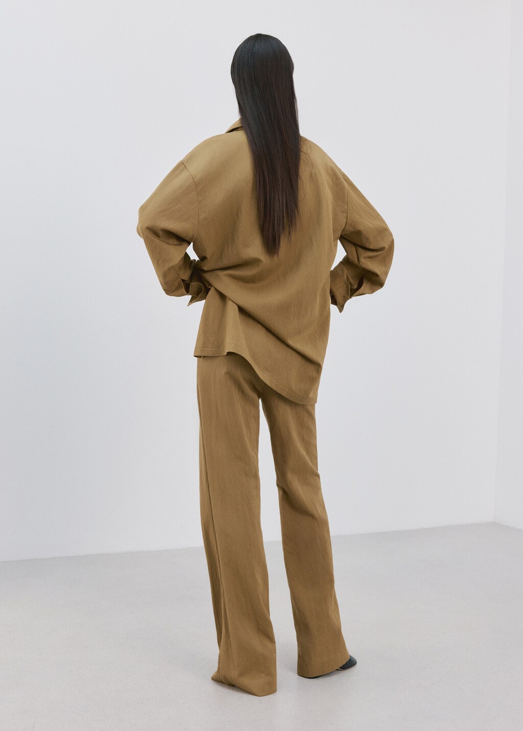 Straight mid-rise pants - image 3