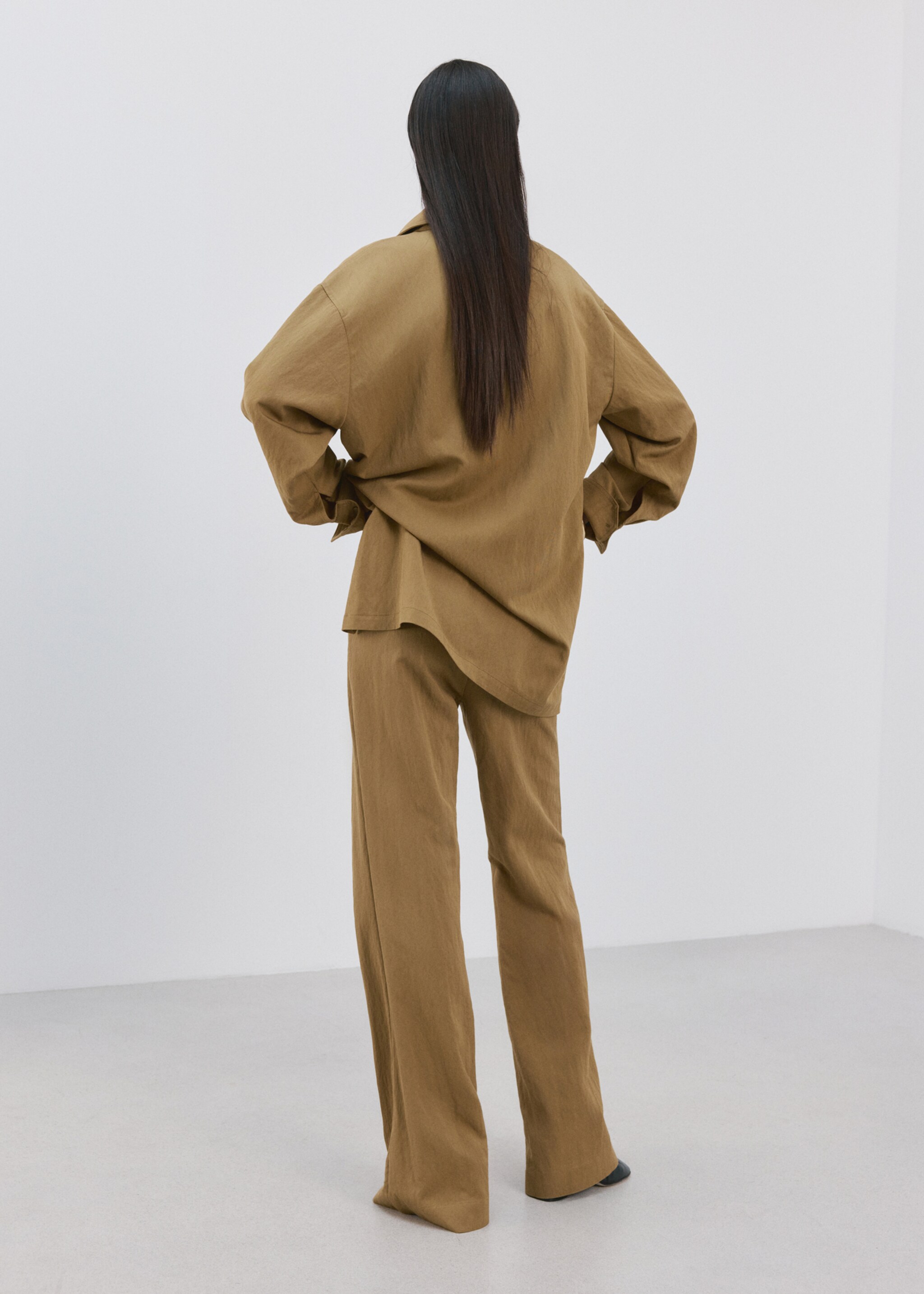 Straight mid-rise trousers - Reverse of the article, Khaki. Ref: 27095825-00.