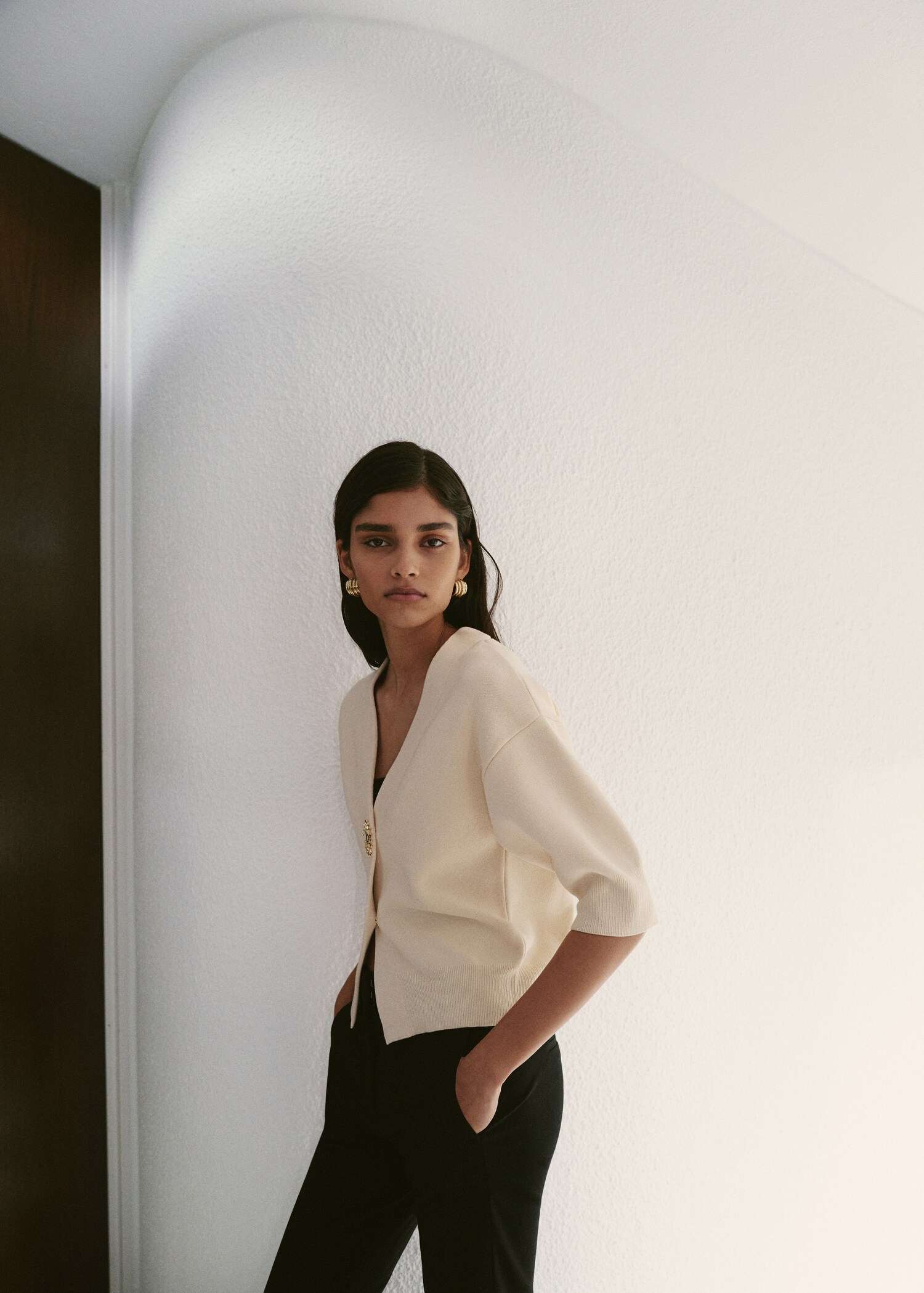 Knitted cardigan with jewel button - Medium plane