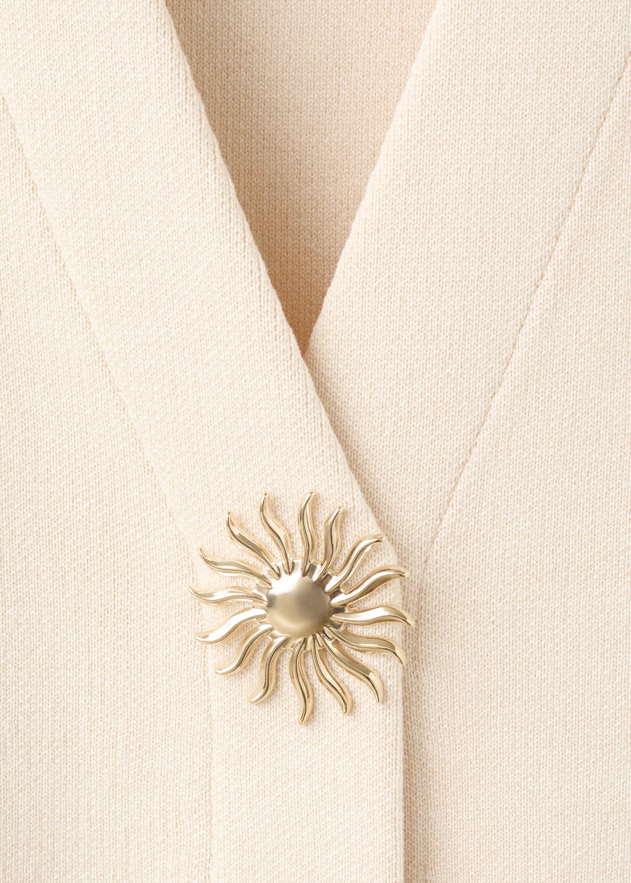 Knitted cardigan with jewel button - Details of the article 8, Ecru. Ref: 27095839-00.