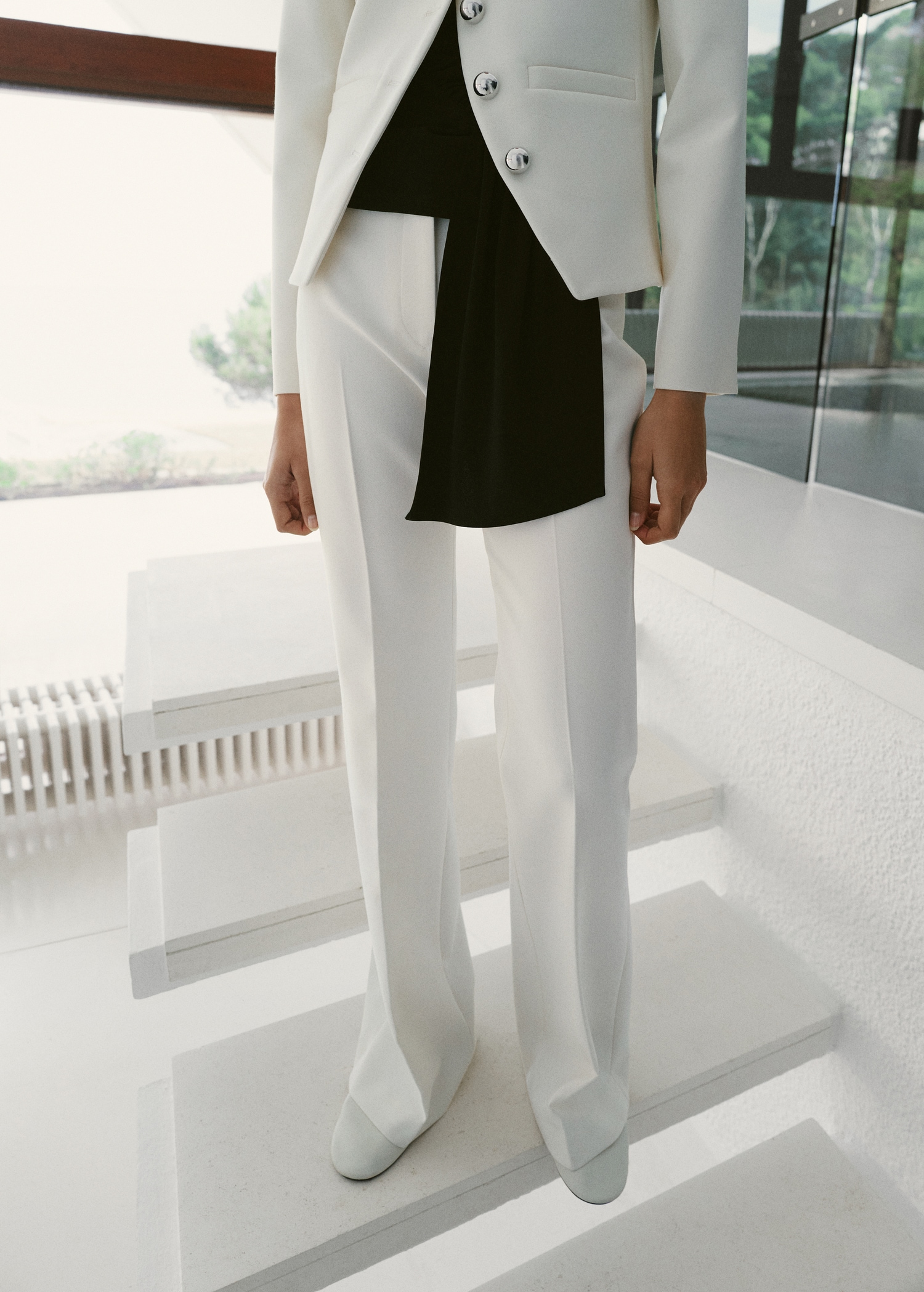 Low-rise trousers with belt loops - Medium plane