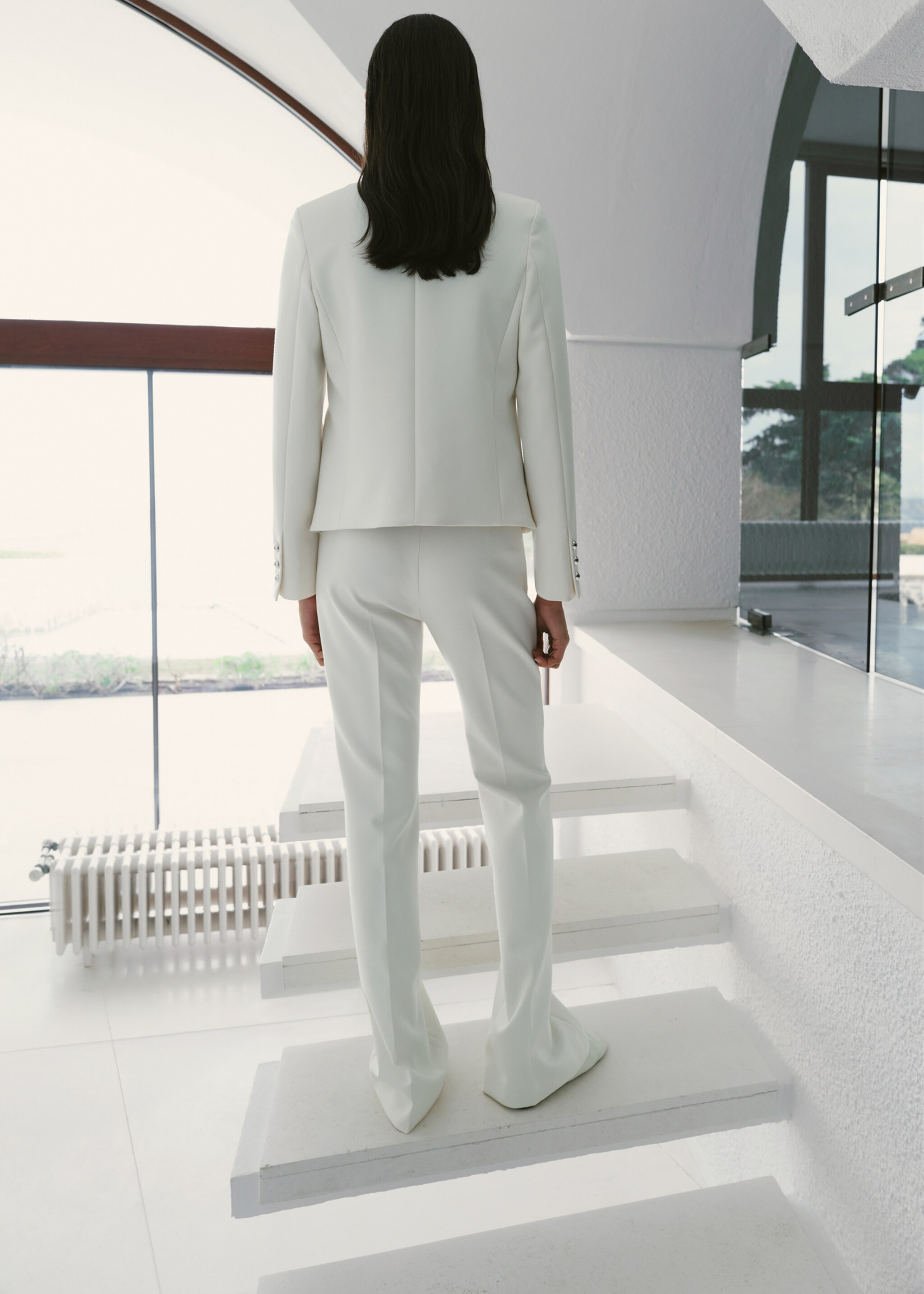 Low-rise trousers with belt loops - Reverse of the article, Off White. Ref: 27095843-00.