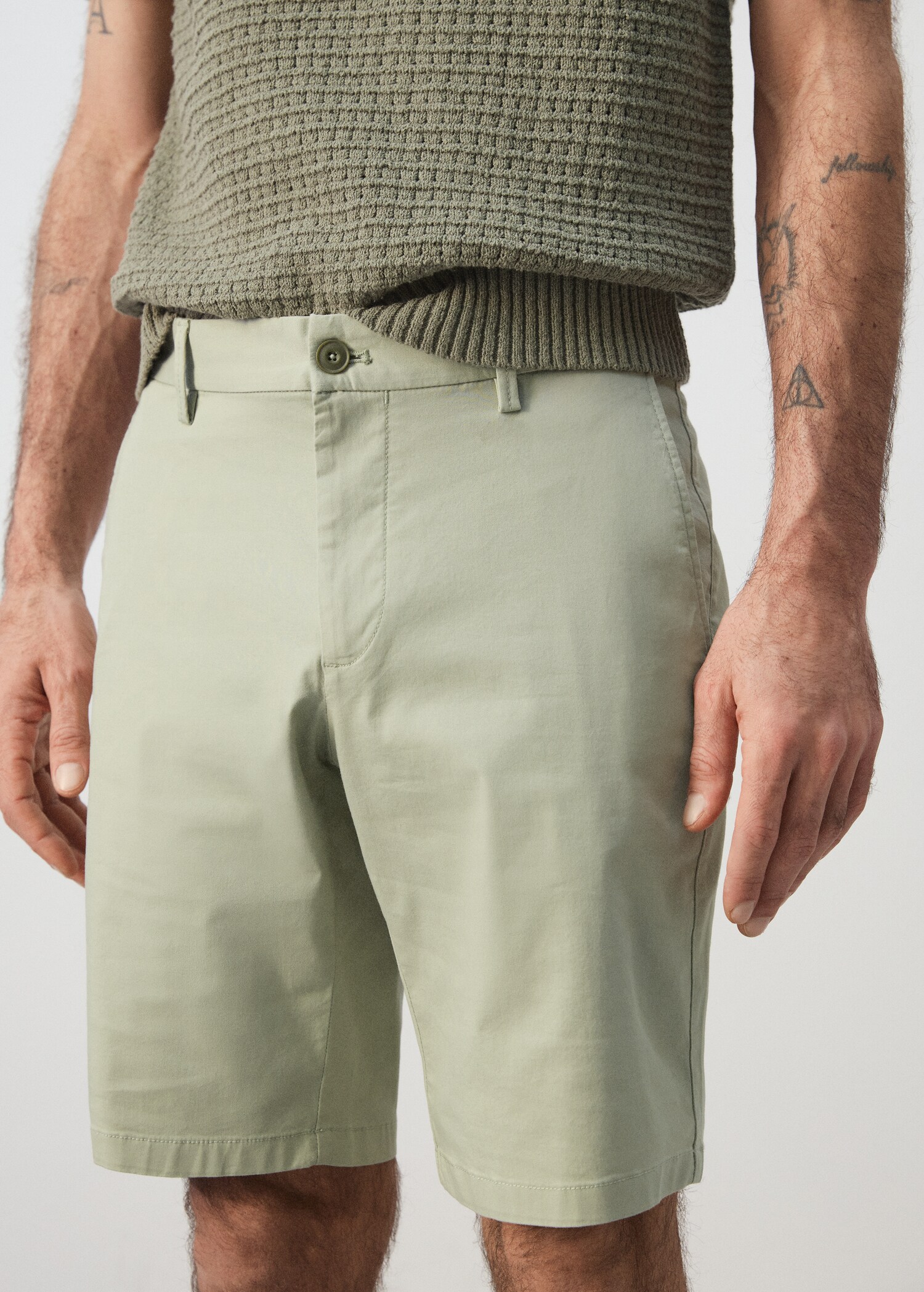 Slim-fit chino cotton bermuda shorts - Details of the article 1