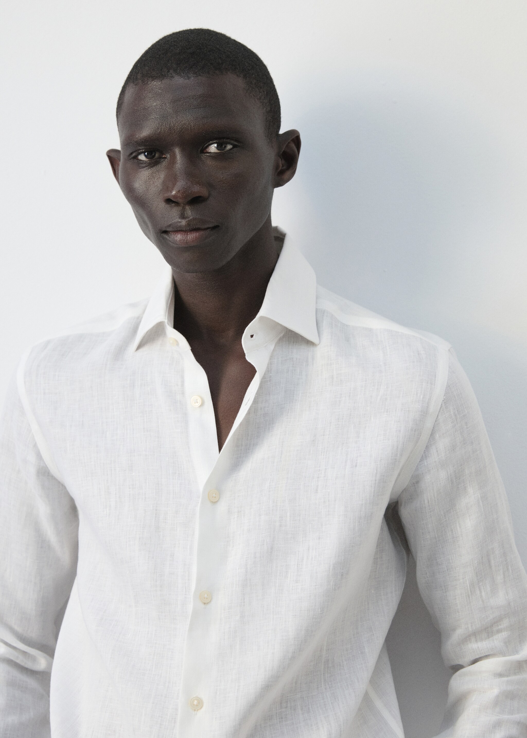 Chemise slim-fit 100 % lin - Détail de l'article 1, Blanc. Ref: 27095947-00.