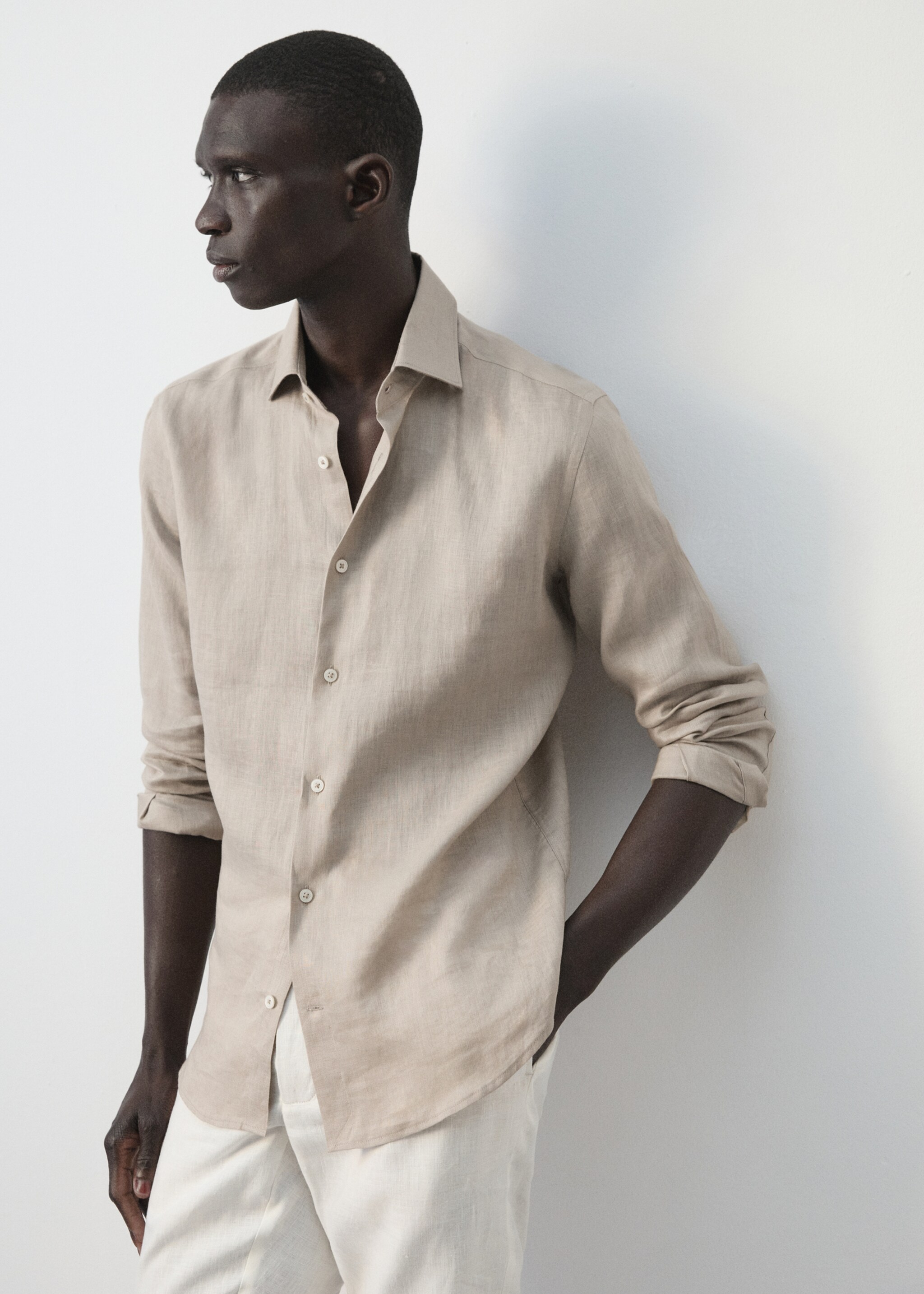 100% linen slim-fit shirt - Details of the article 1, Sand. Ref: 27095947-00.