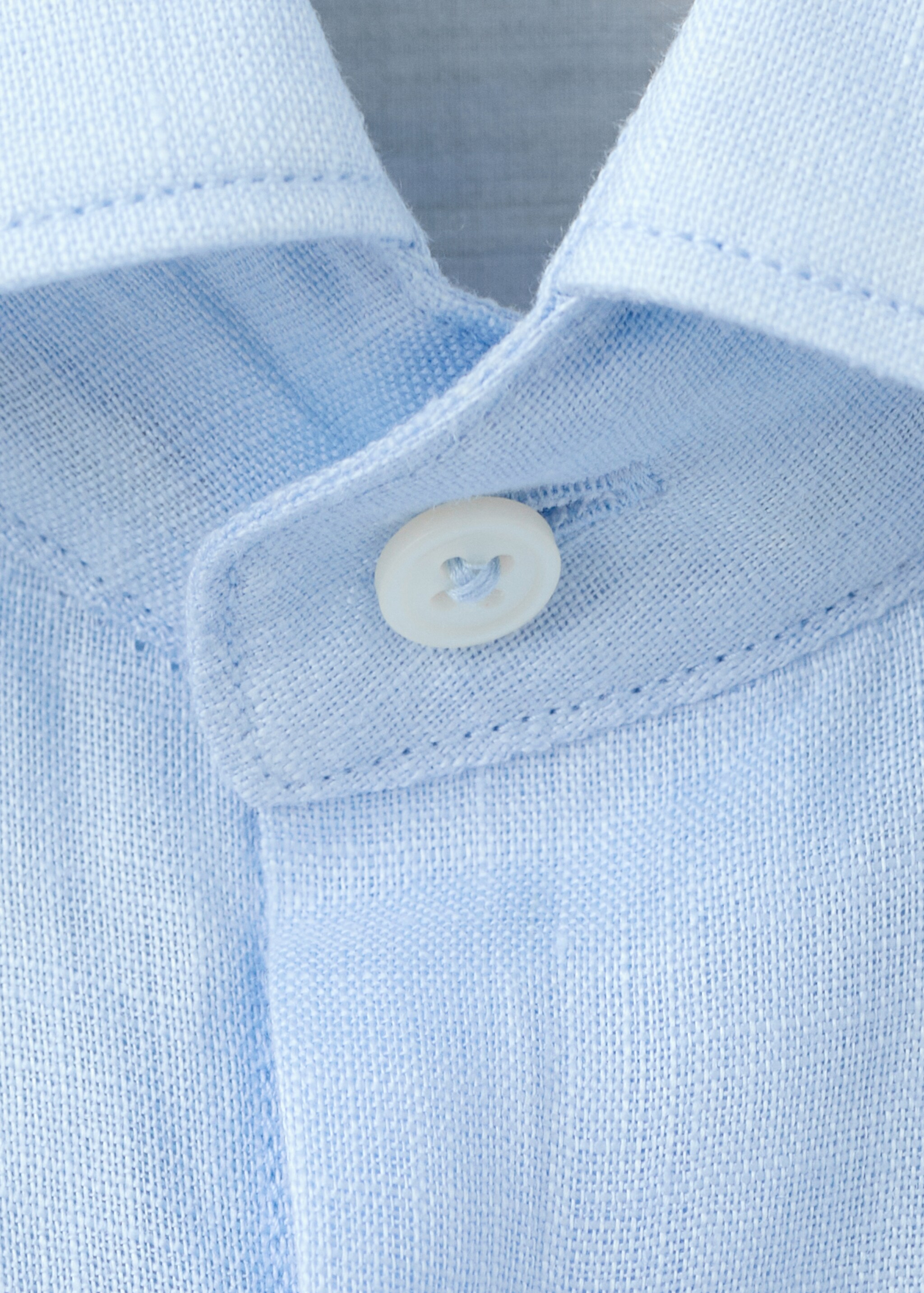 Chemise slim-fit 100 % lin - Détail de l'article 8, Bleu ciel. Ref: 27095947-00.