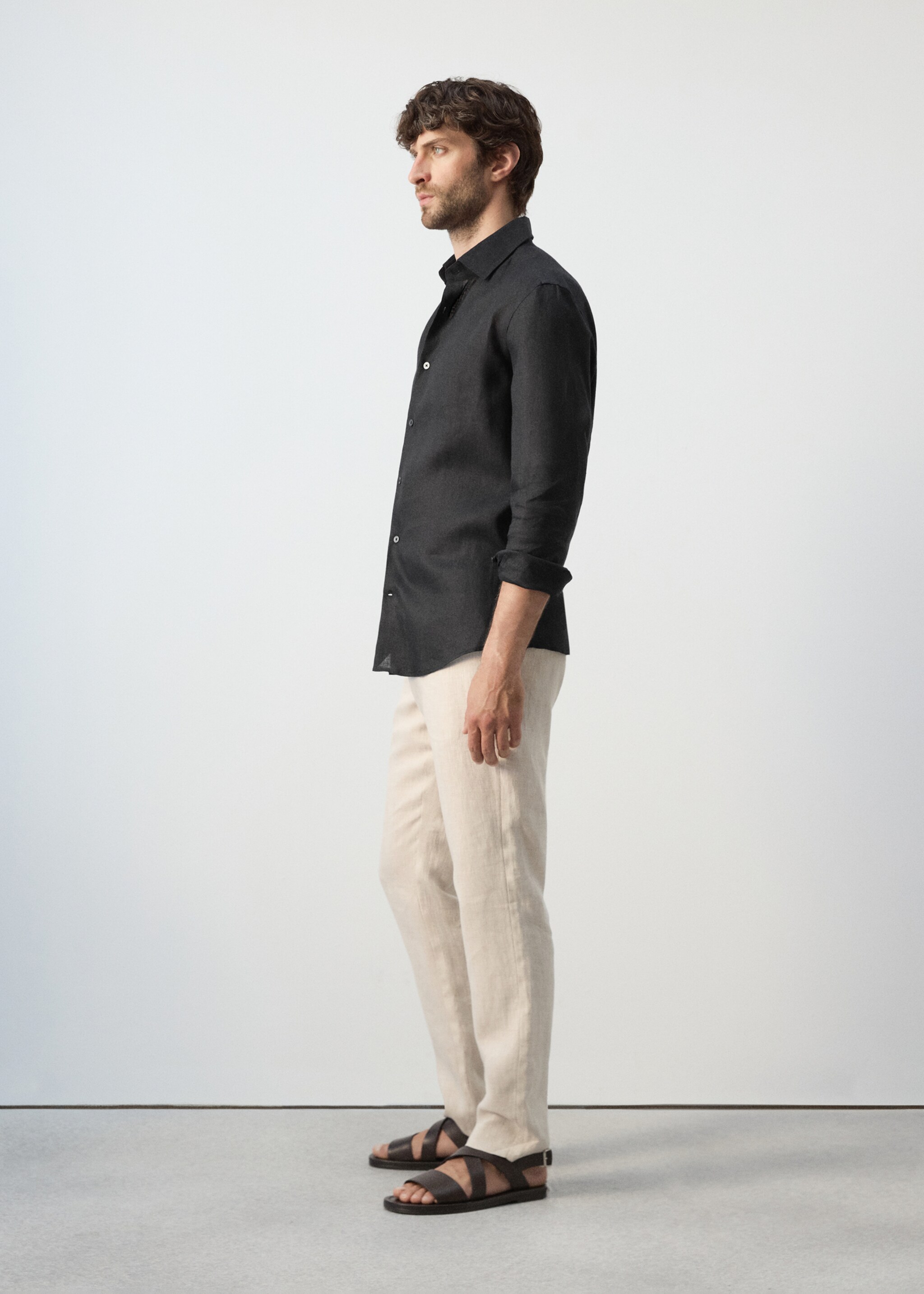 100% linen slim-fit shirt - Details of the article 2, Black. Ref: 27095947-00.
