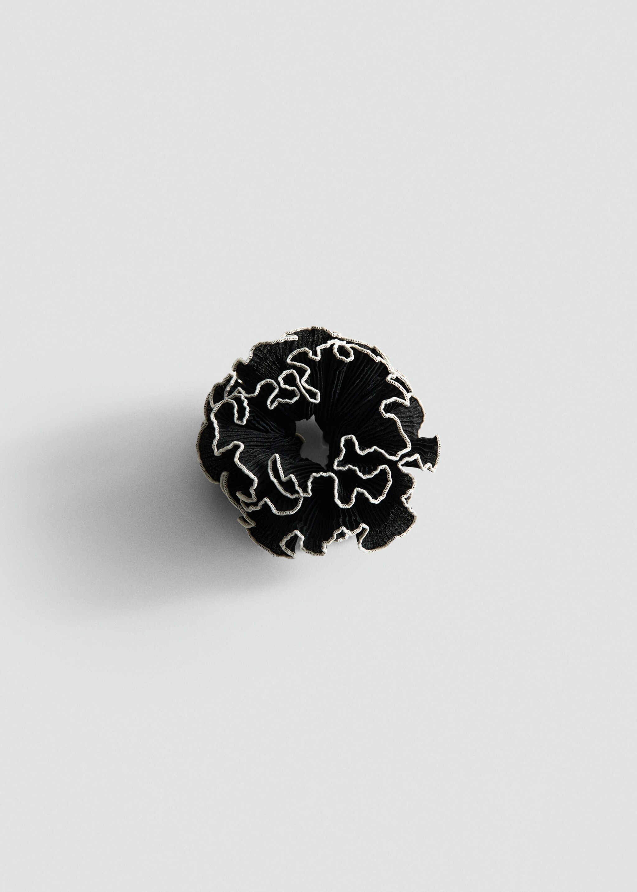 Chouchou fleuri avec liseré contrasté - Article sans modèle, Noir. Ref: 27095952-00.