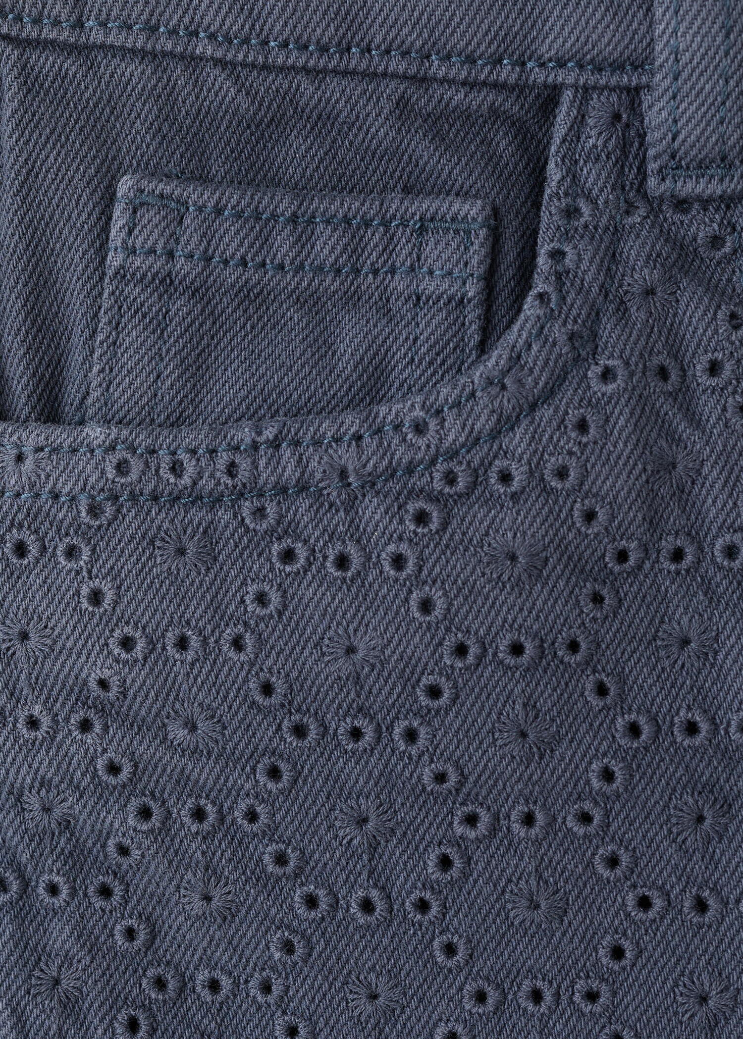 Embroidered detail shorts - Details of the article 8