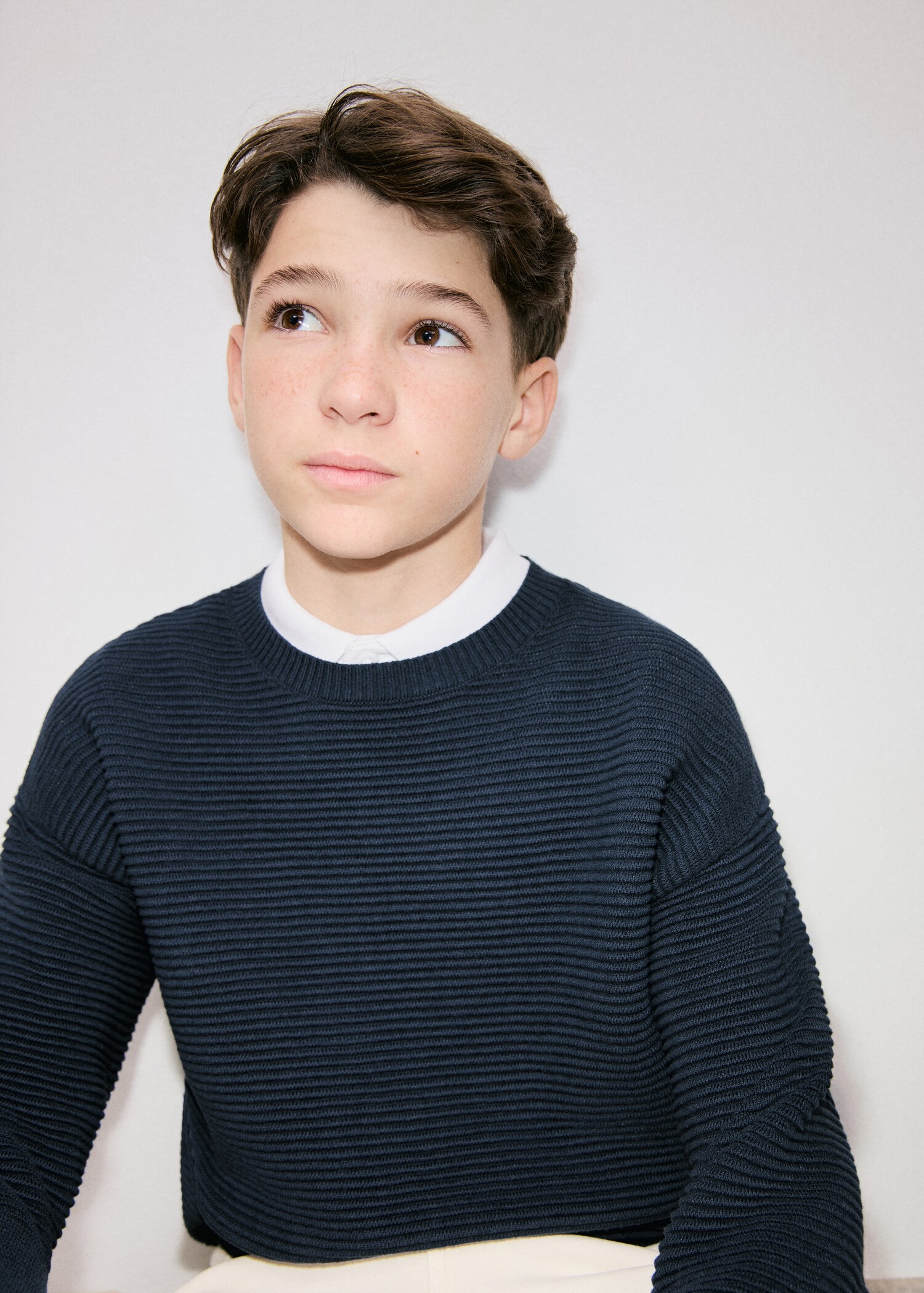 Knitted ribbed sweater - Medium plane