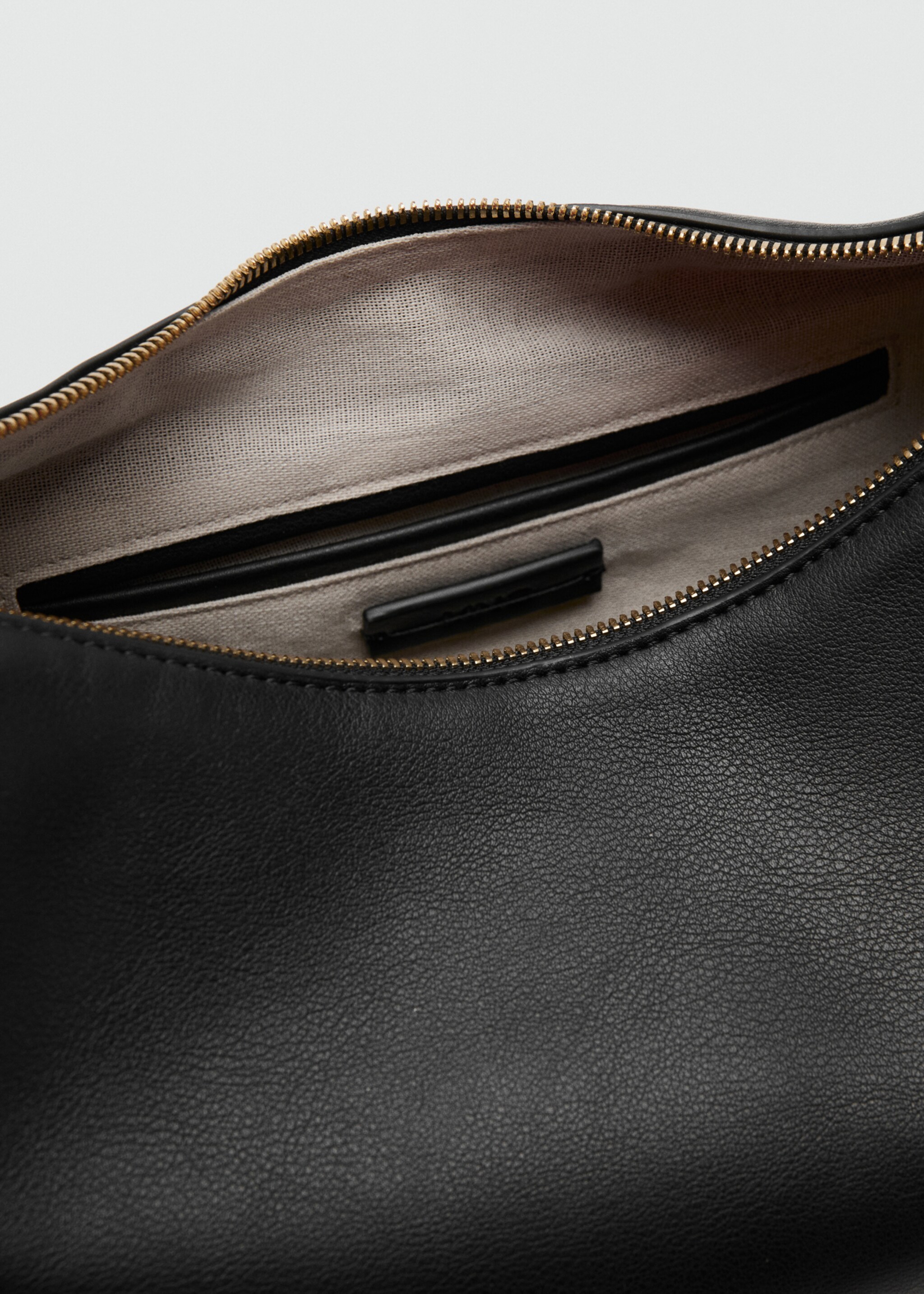 Oval shoulder bag - Details of the article 1, Black. Ref: 27095980-00.