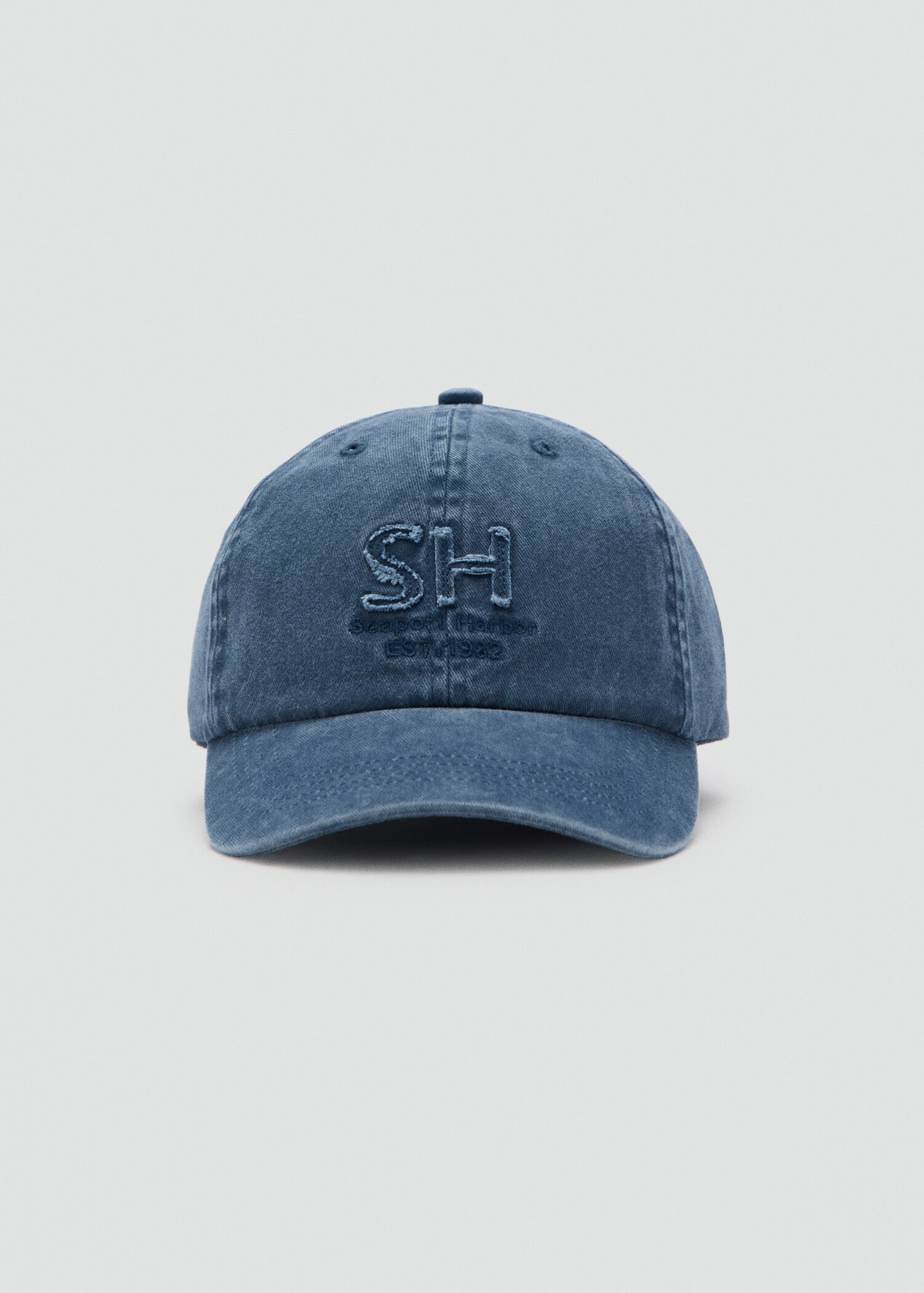 Cap with embroidered text - Medium plane