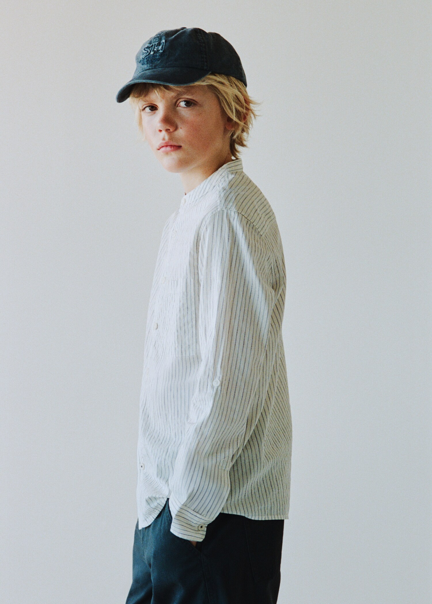 Cap with embroidered text - Details of the article 5