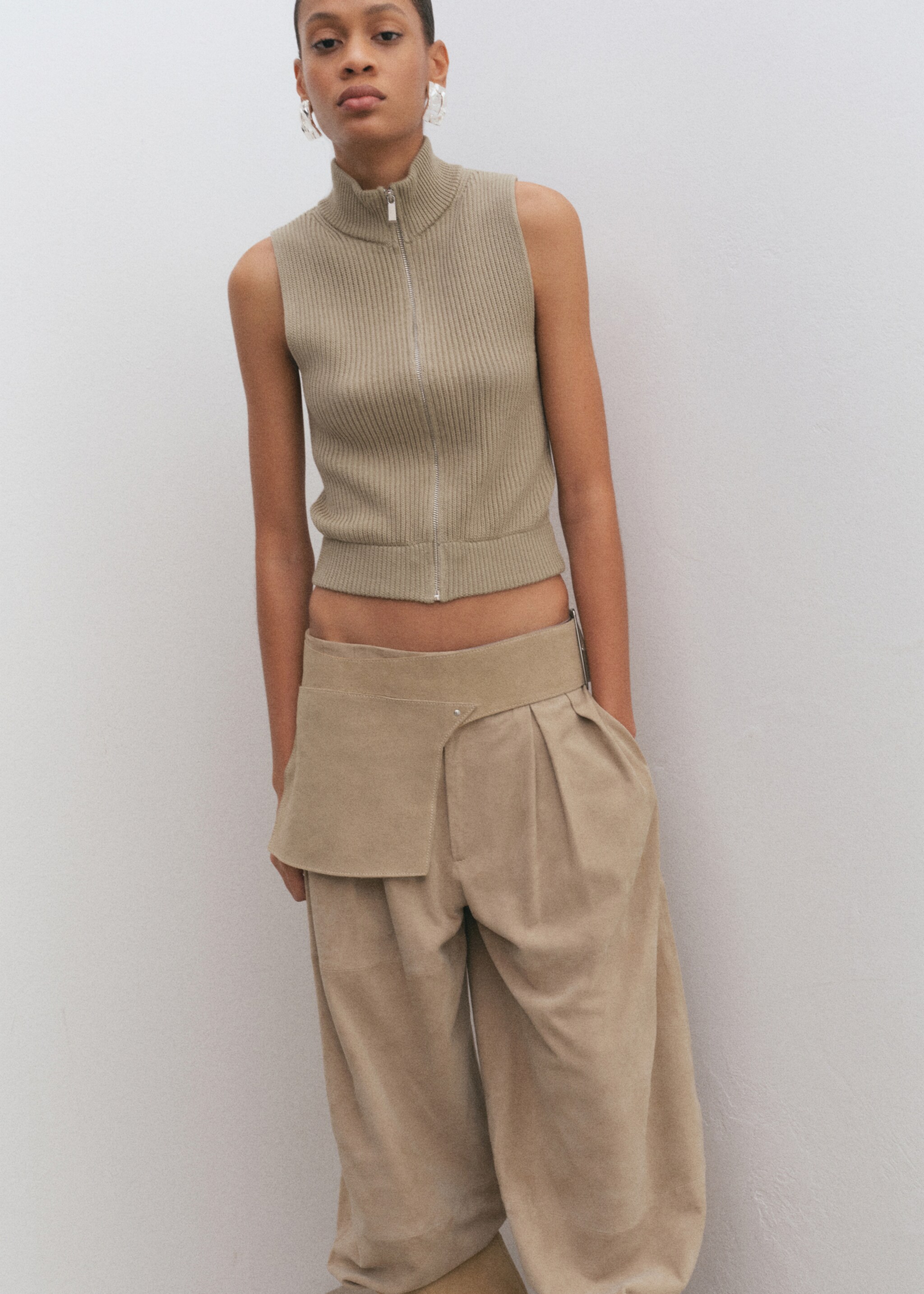 Suede leather belt - Details of the article 9, Sand. Ref: 27095985-00.