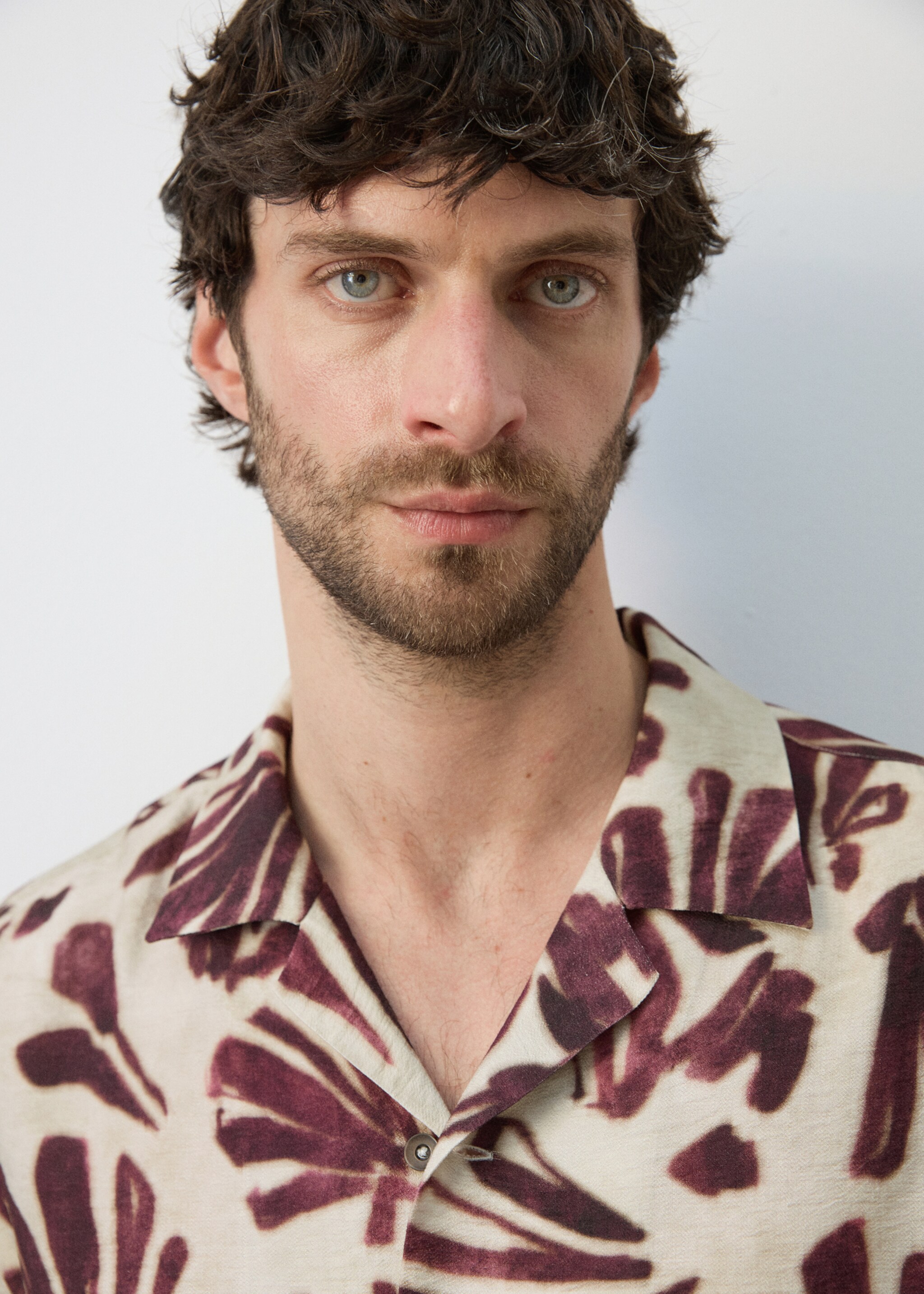 Camisa fluida estampada cuello bowling - Detalle del artículo 1, Púrpura. Ref: 27095986-00.