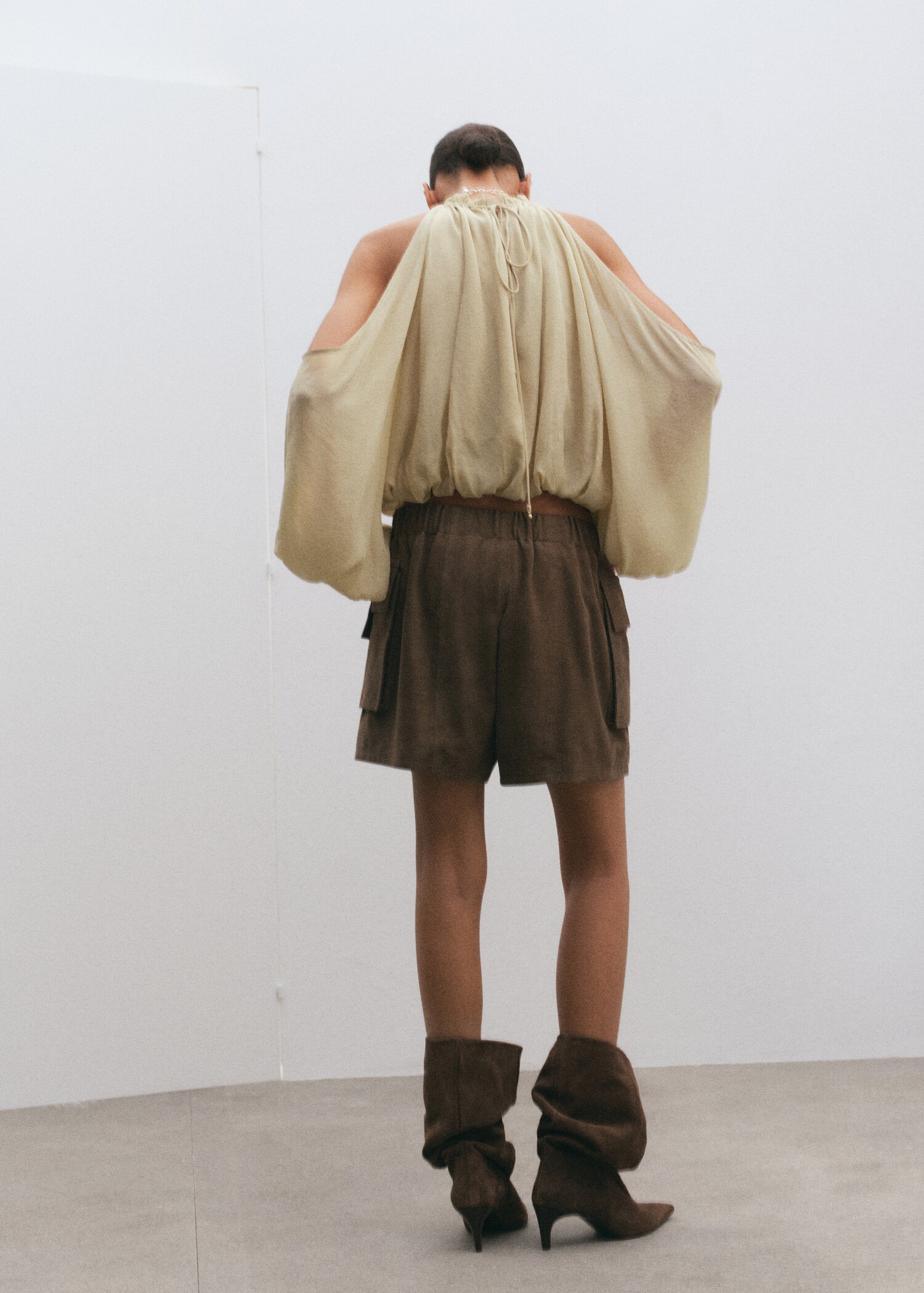 Gathered off-the-shoulder blouse - Reverse of the article