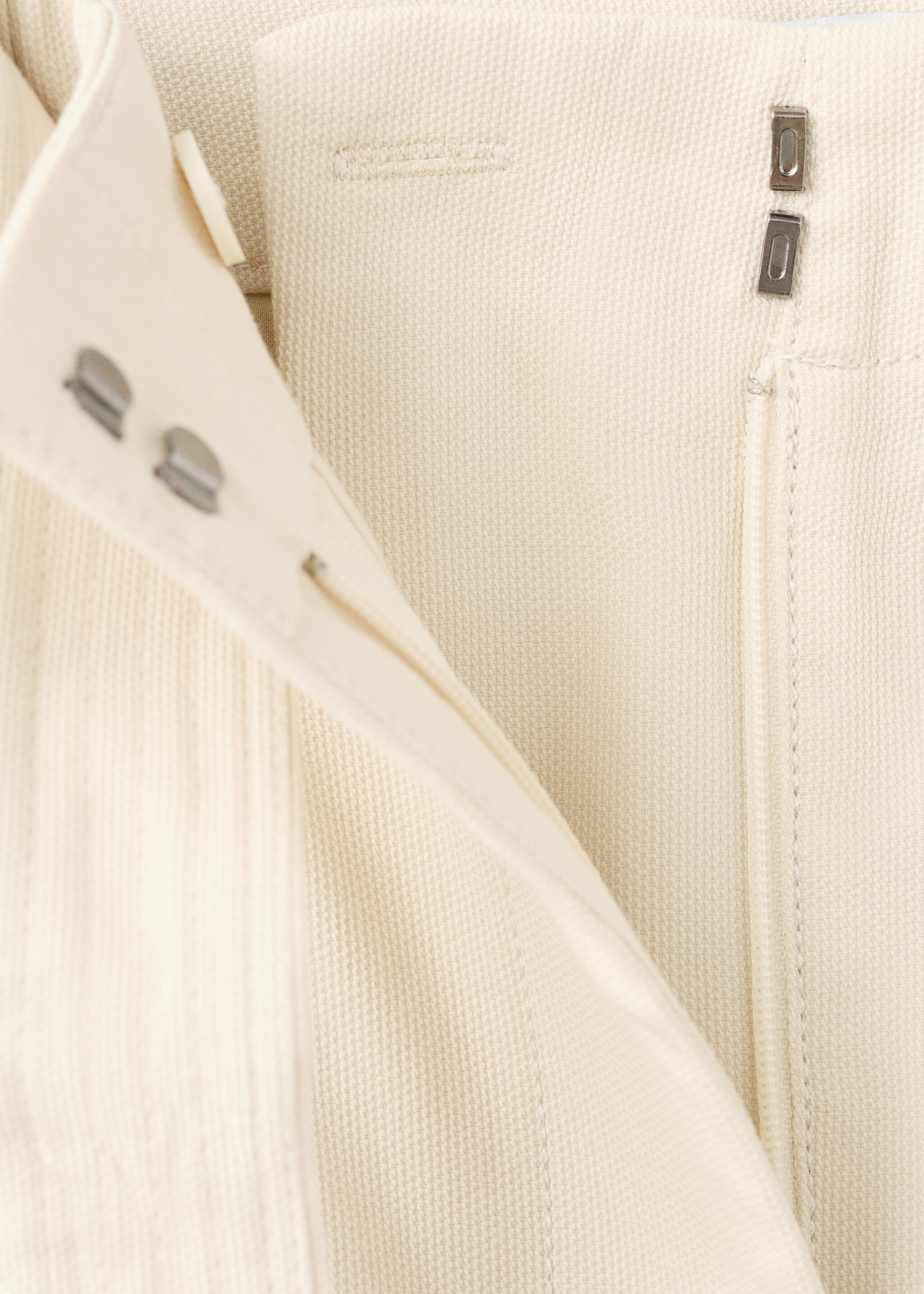 Belt cargo trousers - Details of the article 8, Beige. Ref: 27096000-00.