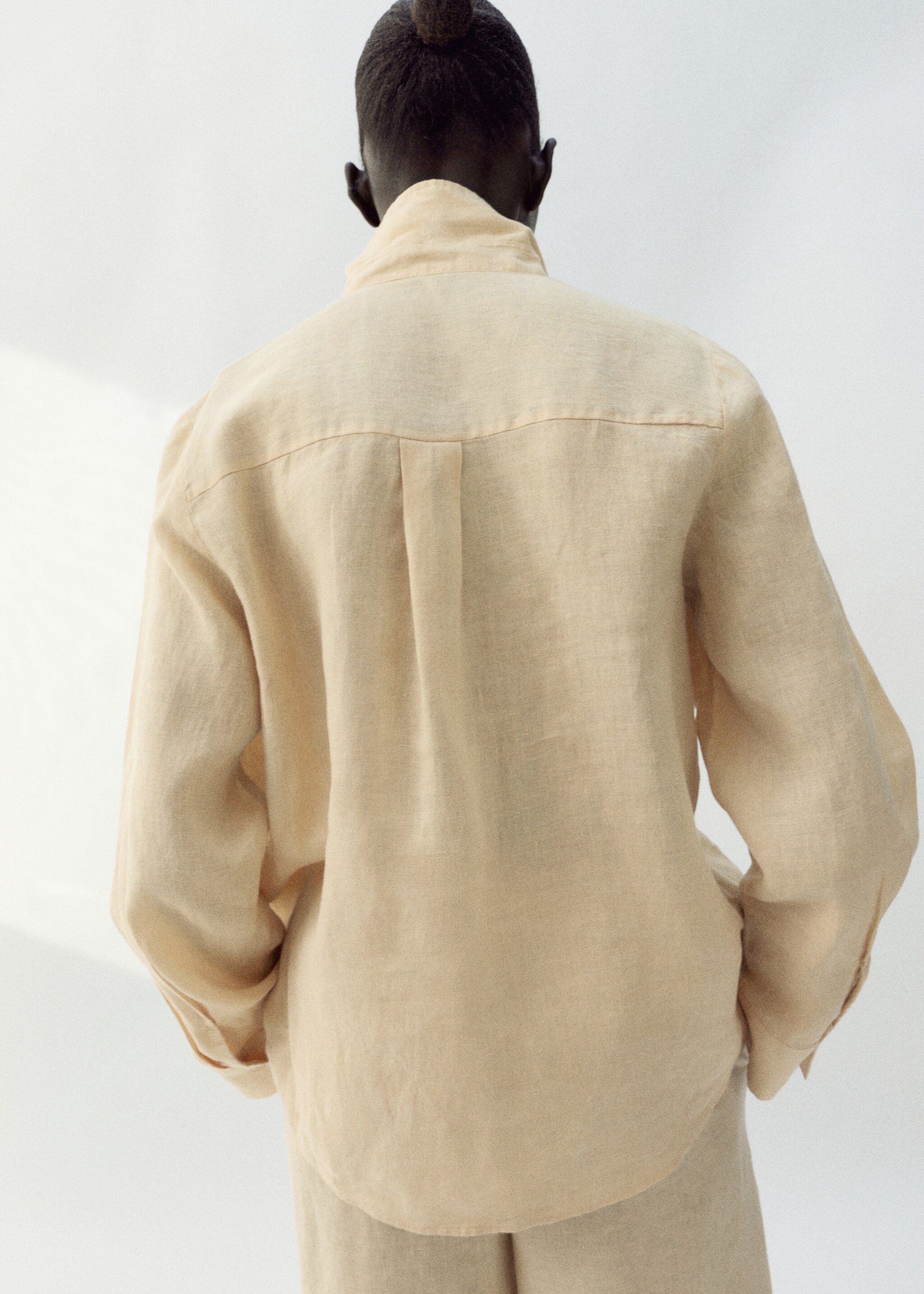 Pocket linen shirt - Reverse of the article, Pastel Yellow. Ref: 27096345-00.