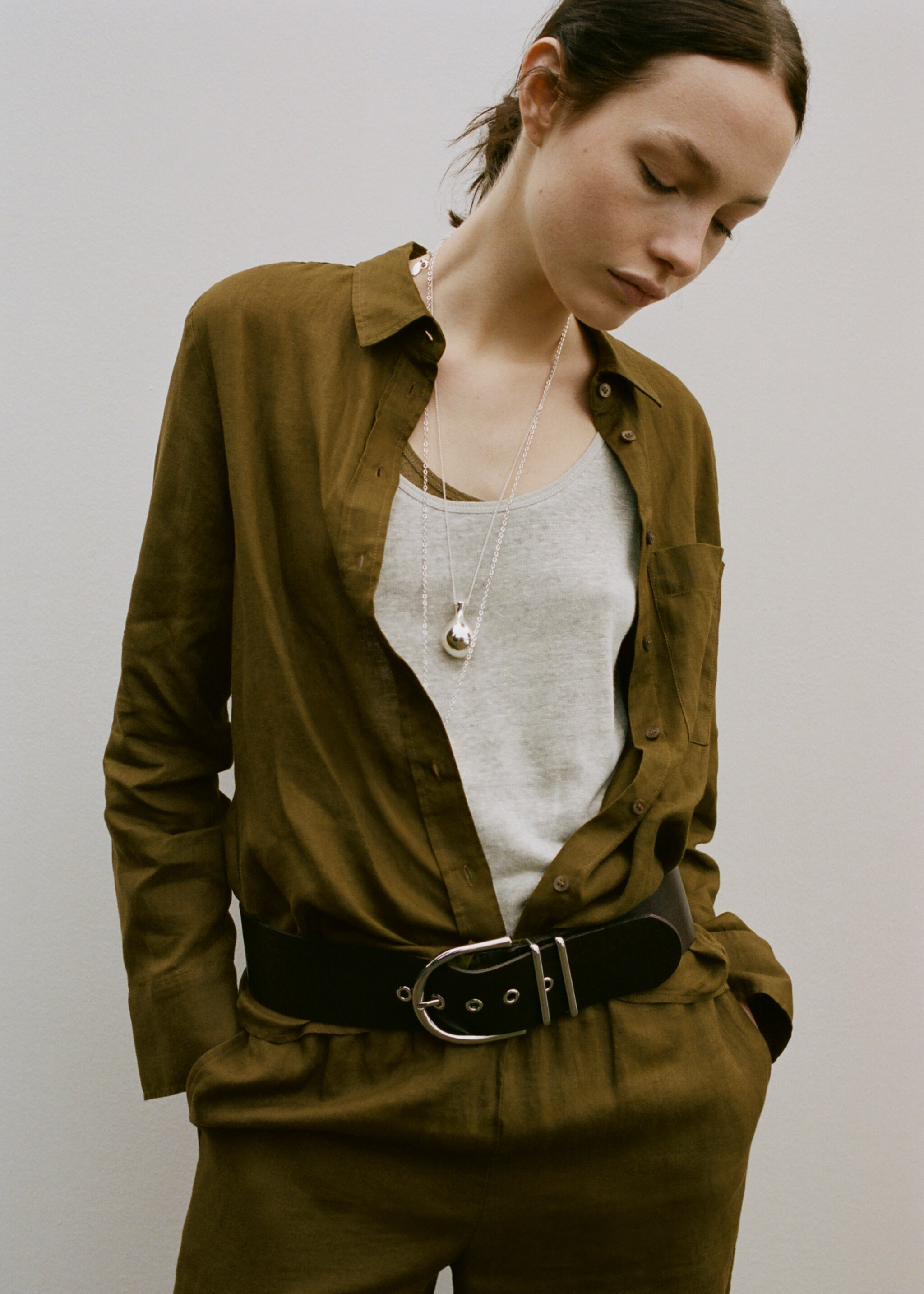 Pocket linen shirt - Medium plane, Olive Green. Ref: 27096345-00.