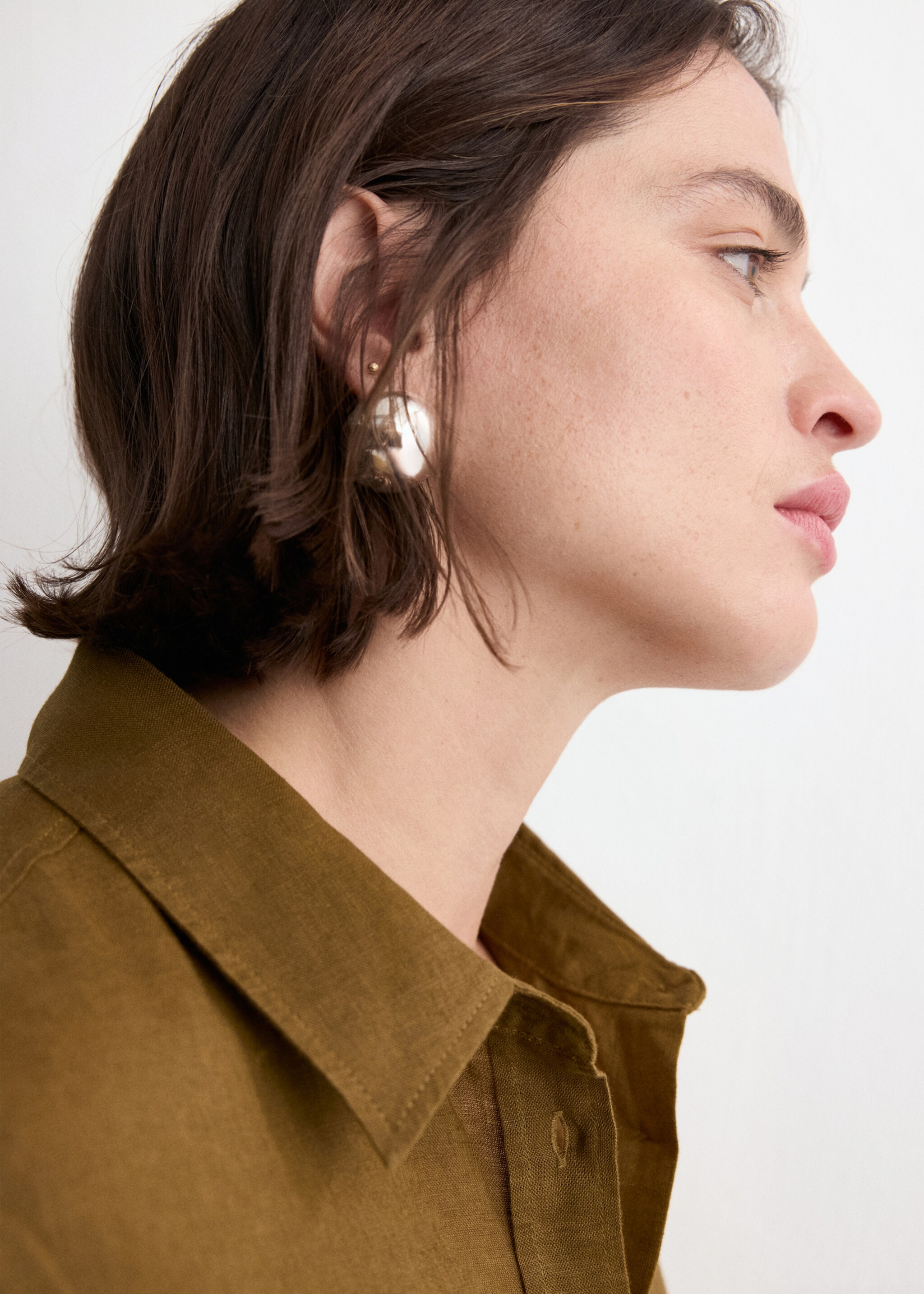 Pocket linen shirt - Details of the article 4, Olive Green. Ref: 27096345-00.