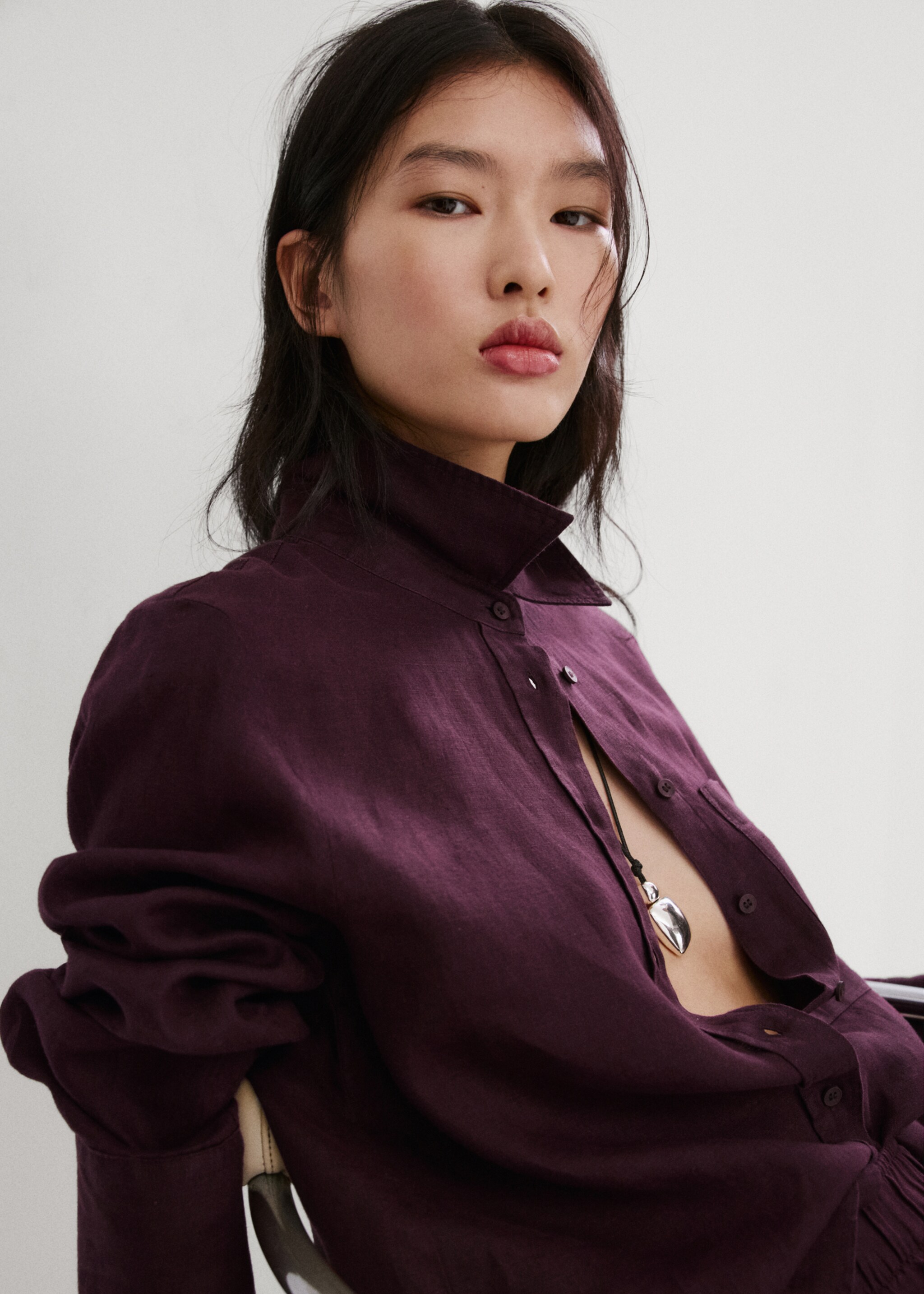 Pocket linen shirt - Details of the article 1, Plum. Ref: 27096345-00.