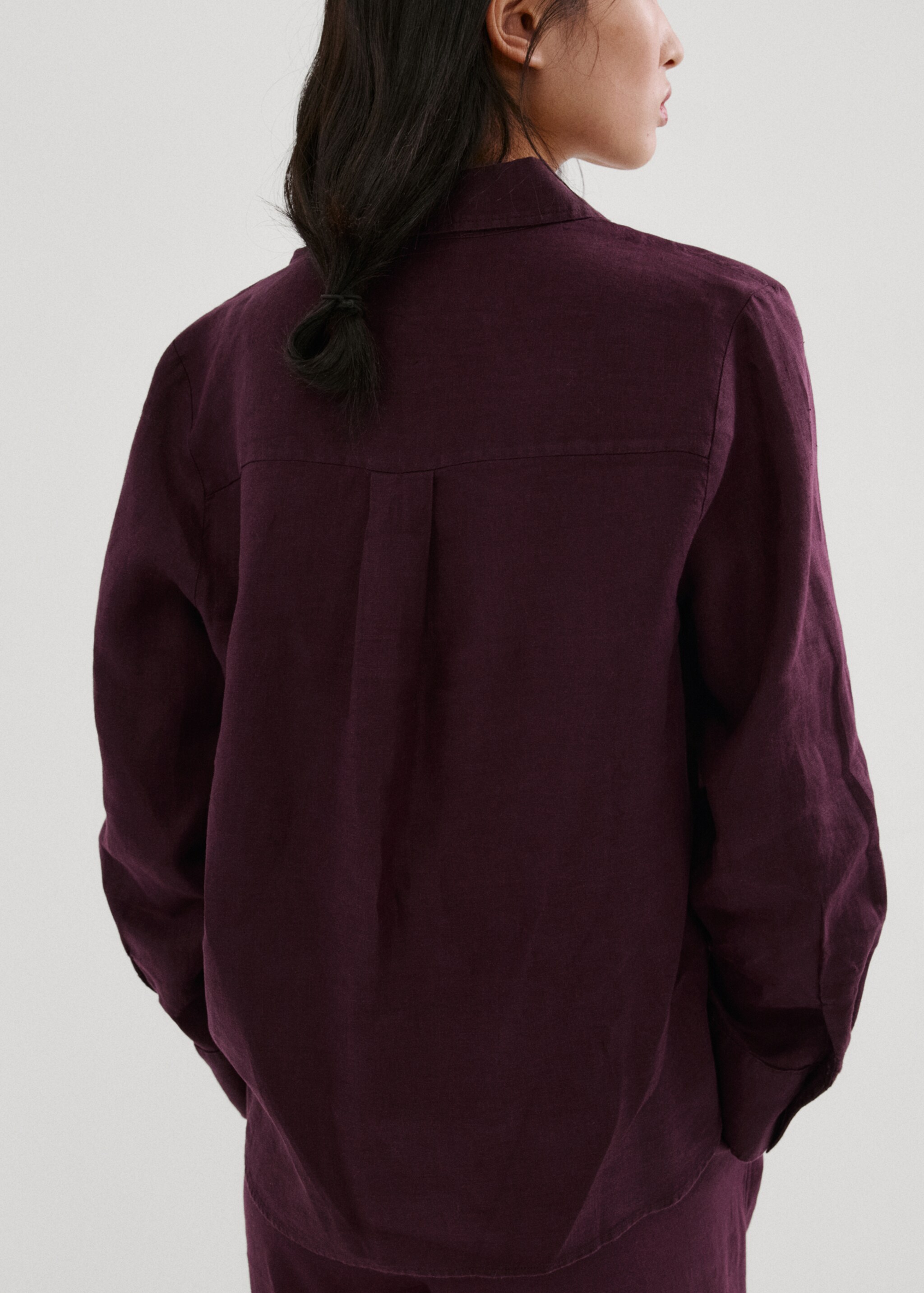 Pocket linen shirt - Reverse of the article, Plum. Ref: 27096345-00.