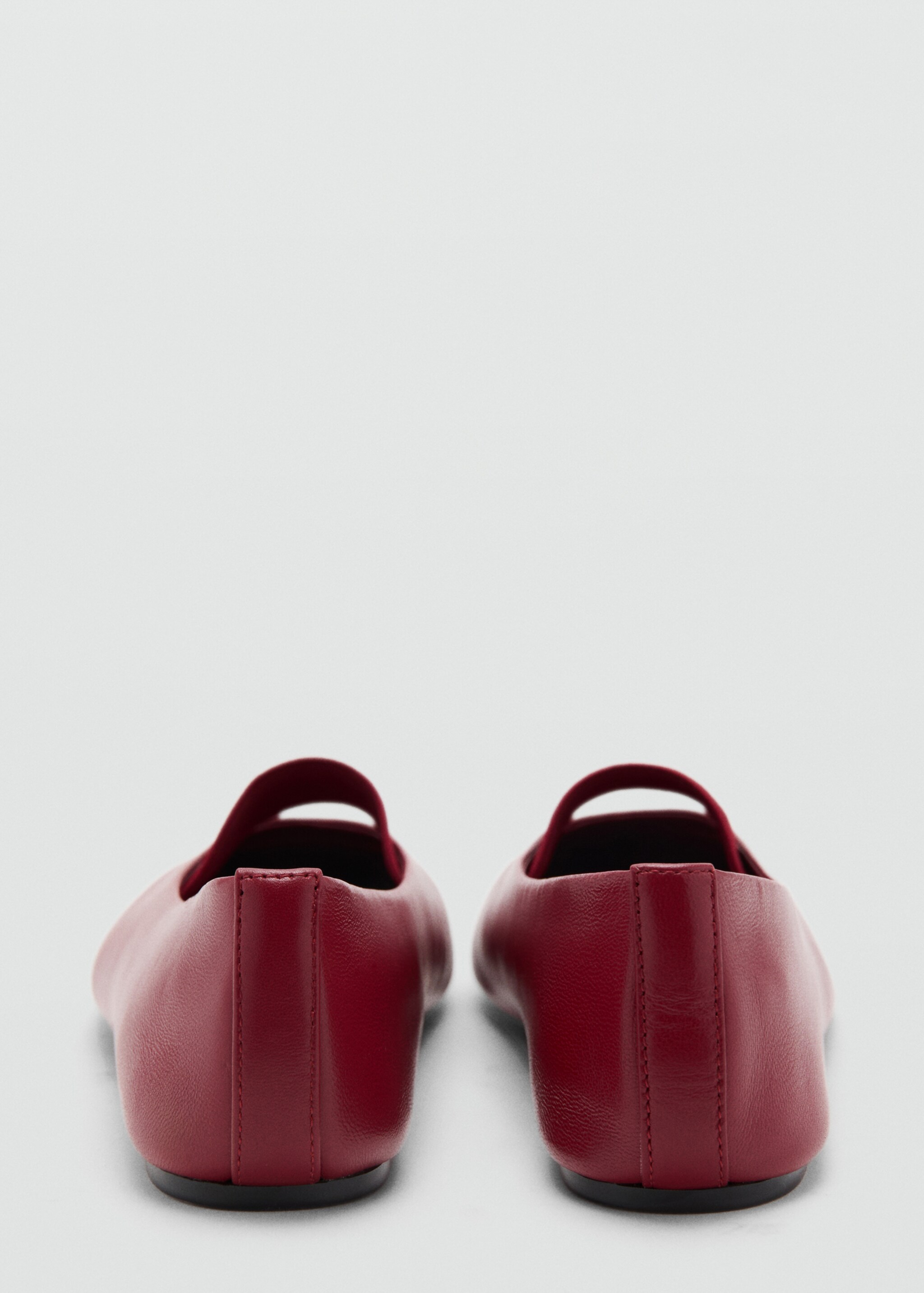Strap leather shoes - Details of the article 2, Red. Ref: 27096348-00.