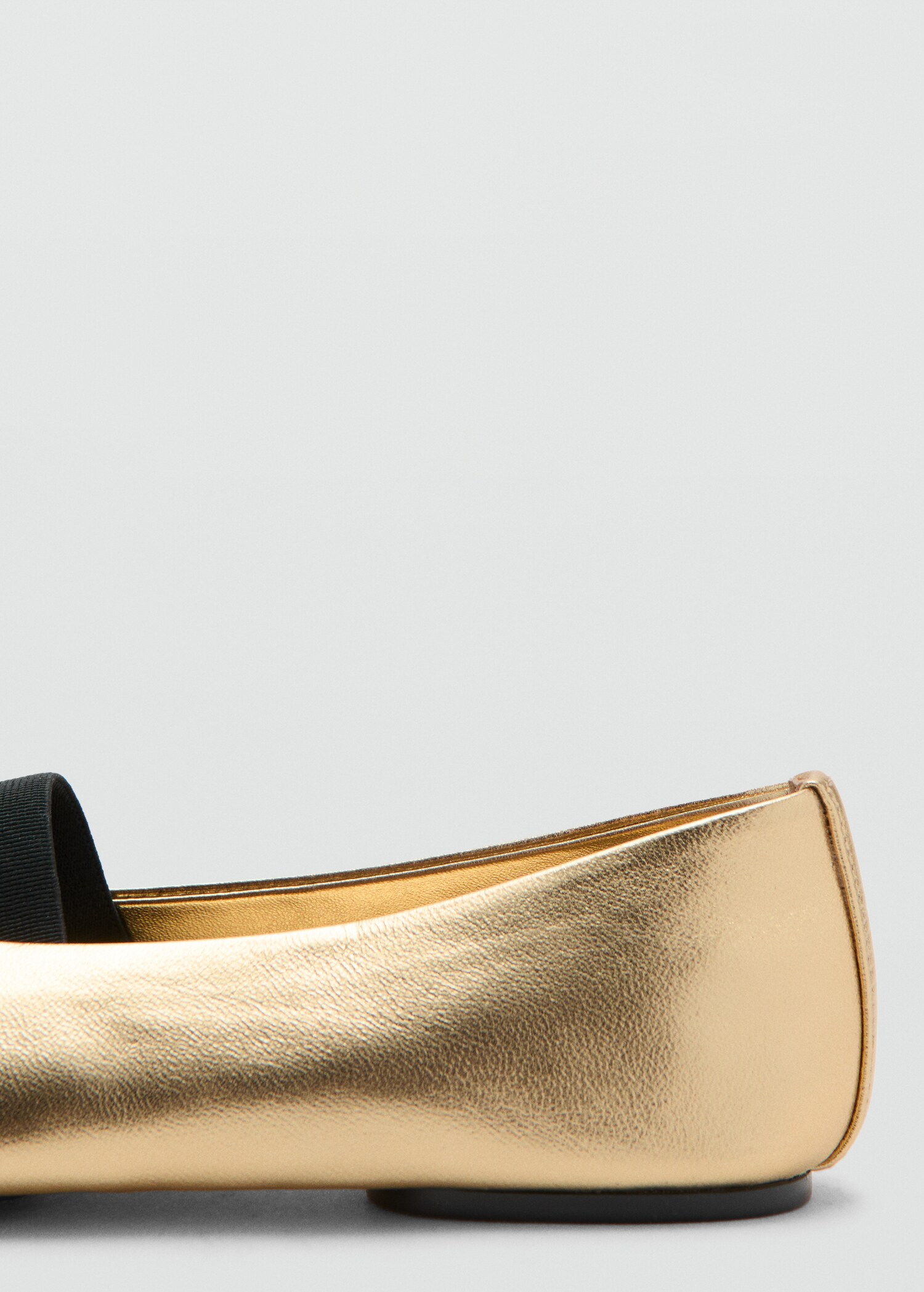 Strap leather shoes - Details of the article 1