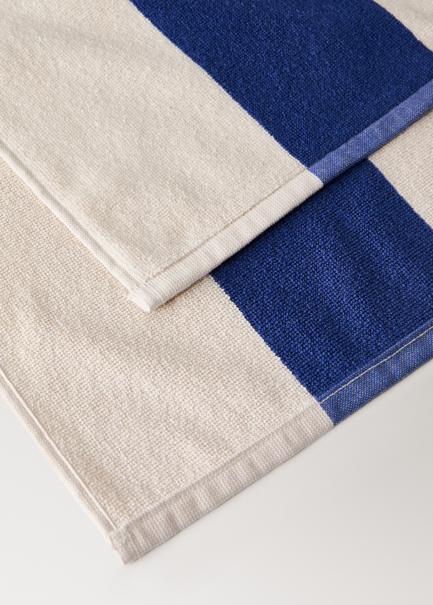 Cotton terry beach towel with stripes - Details of the article 2