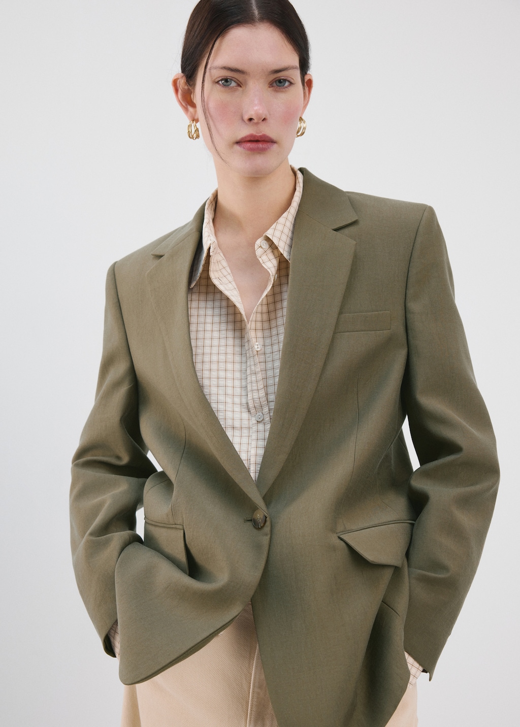Straight suit jacket with lapel pockets - image 3