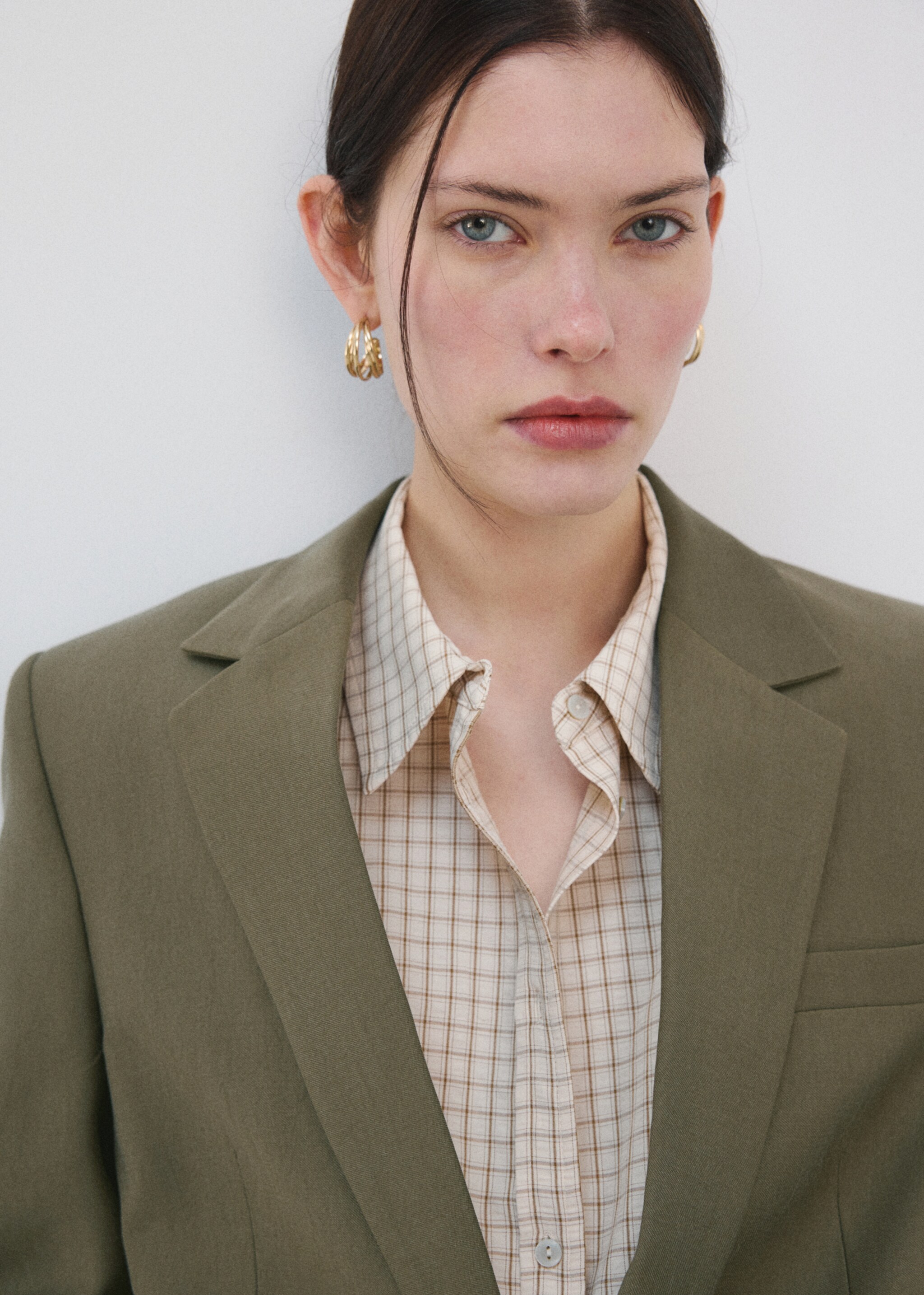 Straight suit jacket with lapel pockets - Details of the article 1, Green. Ref: 27096358-00.