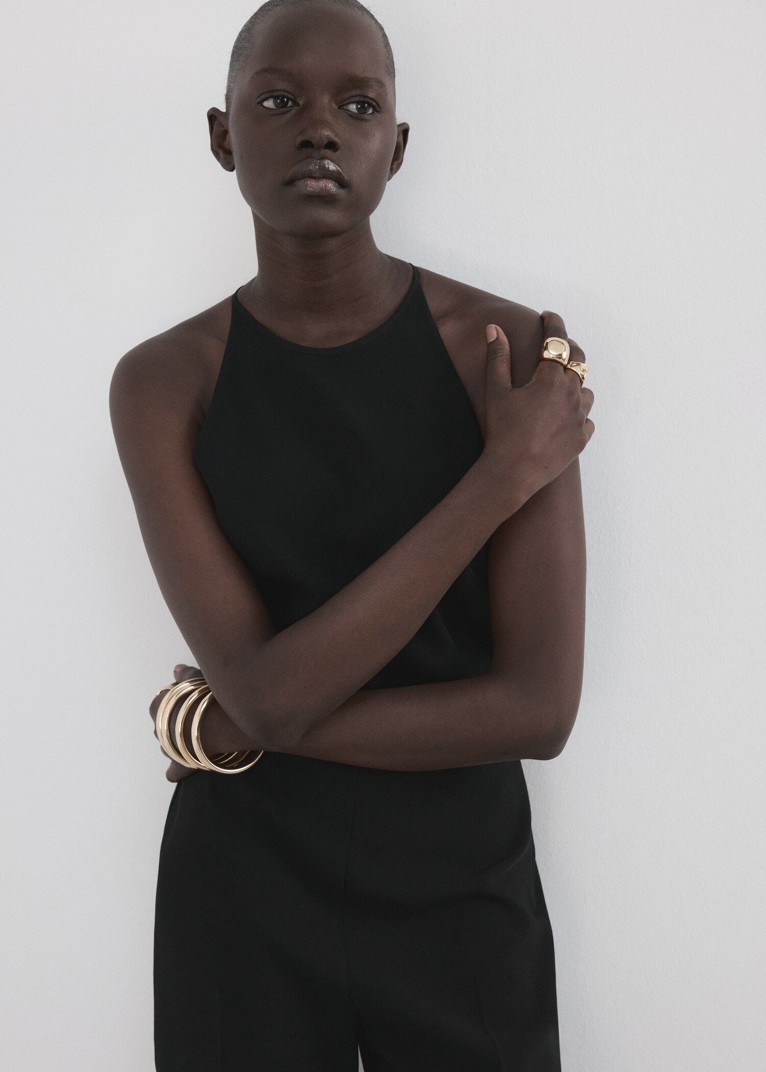 بدلة halter مفتوحة من الظهر - رؤية وسط