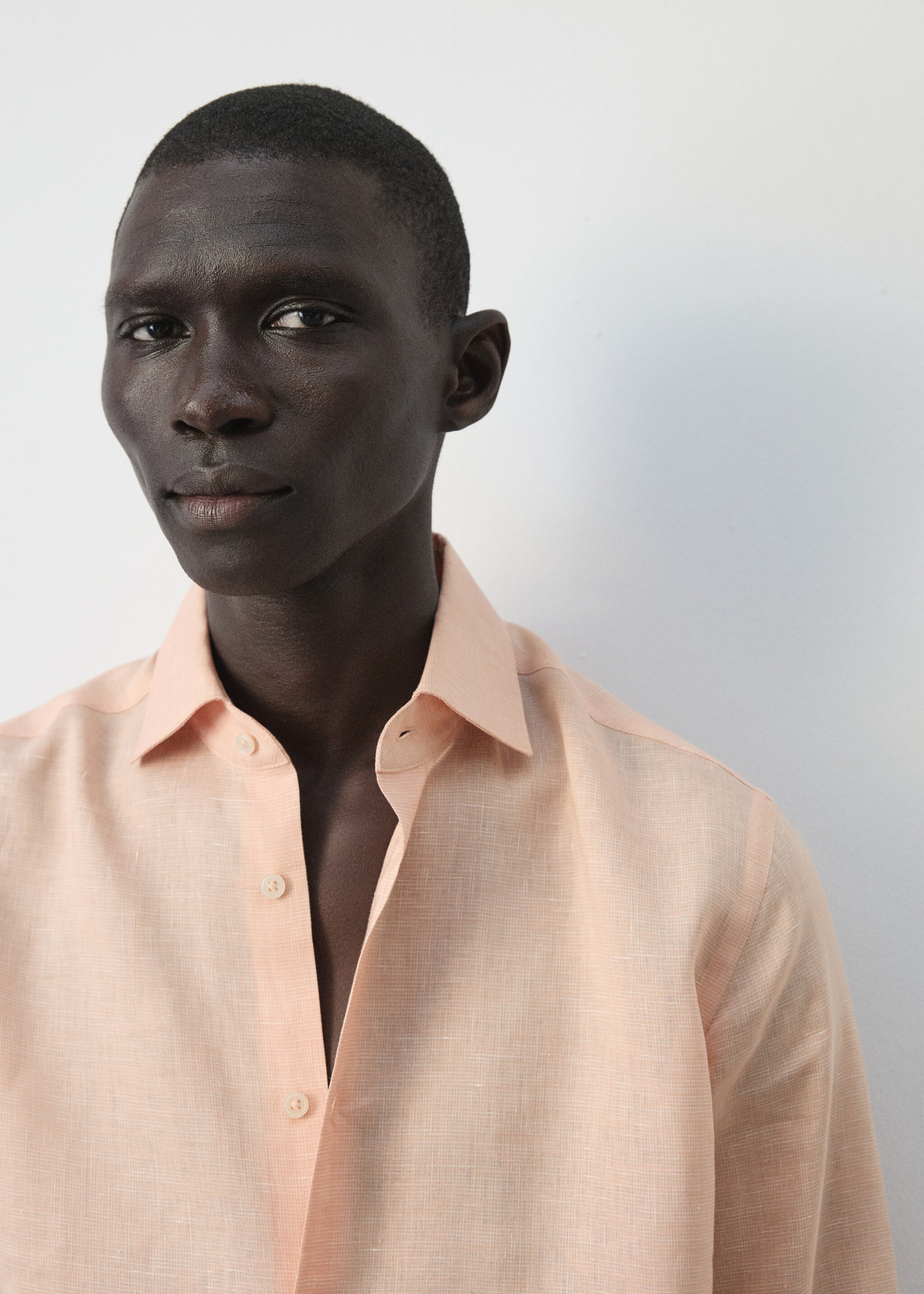 Chemise slim-fit 100 % lin - Détail de l'article 6, Pêche. Ref: 27096709-00.