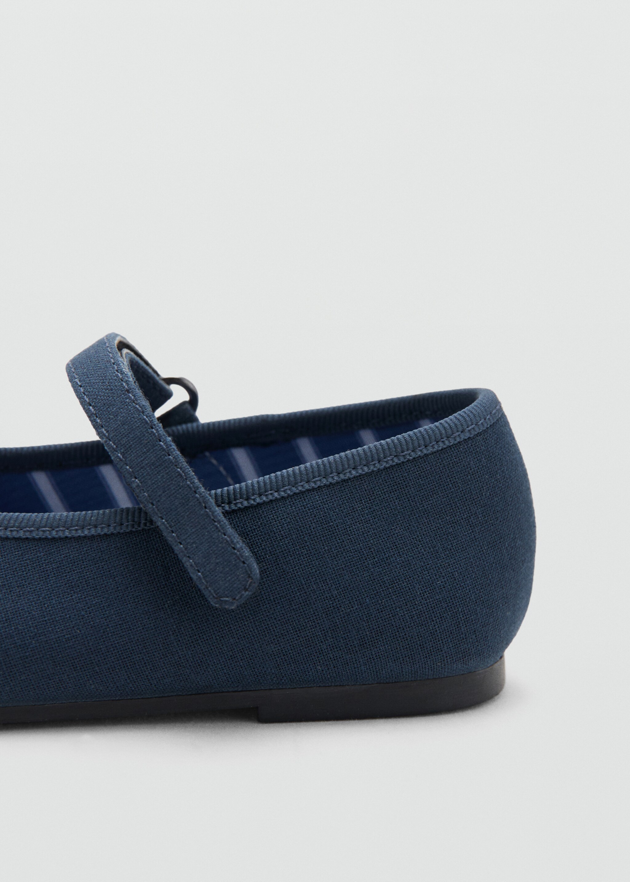 Ballerina mit Riemen und Schleifendetail - Detail des Artikels 2, Blau. Ref: 27096711-00.