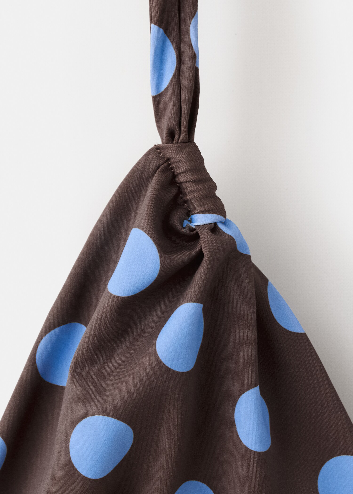 Верх бикини с треугольными чашками в горошек - Деталь изделия 8