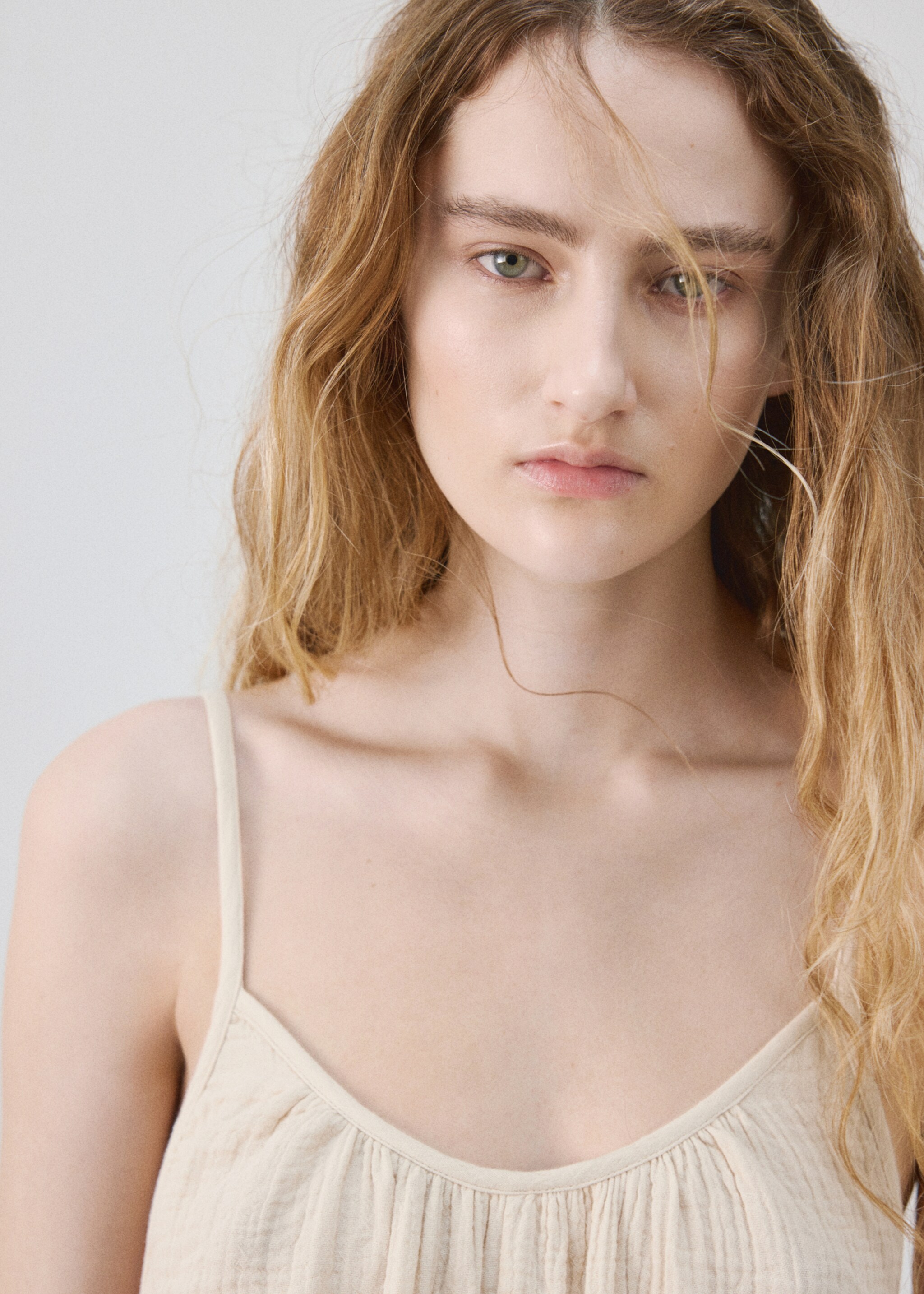 Long chiffon dress - Details of the article 1, Ecru. Ref: 27096718-00.