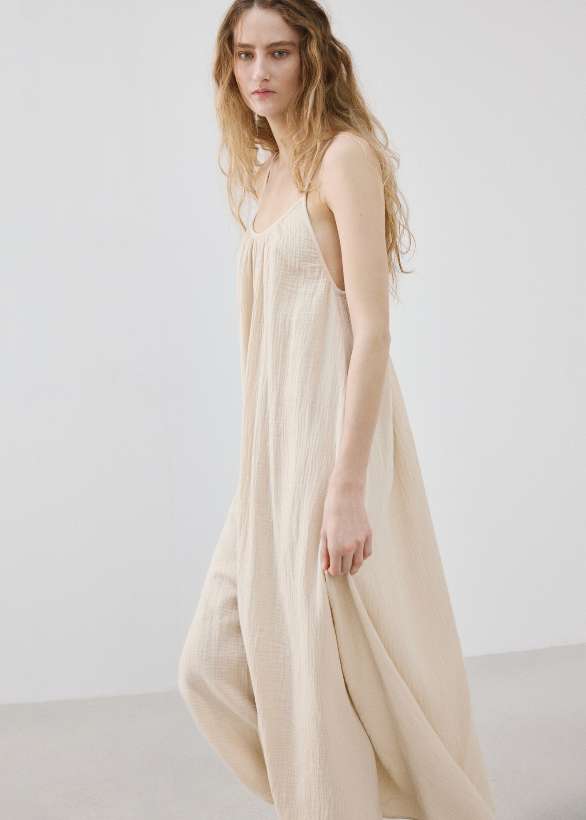 Long chiffon dress - Details of the article 2, Ecru. Ref: 27096718-00.