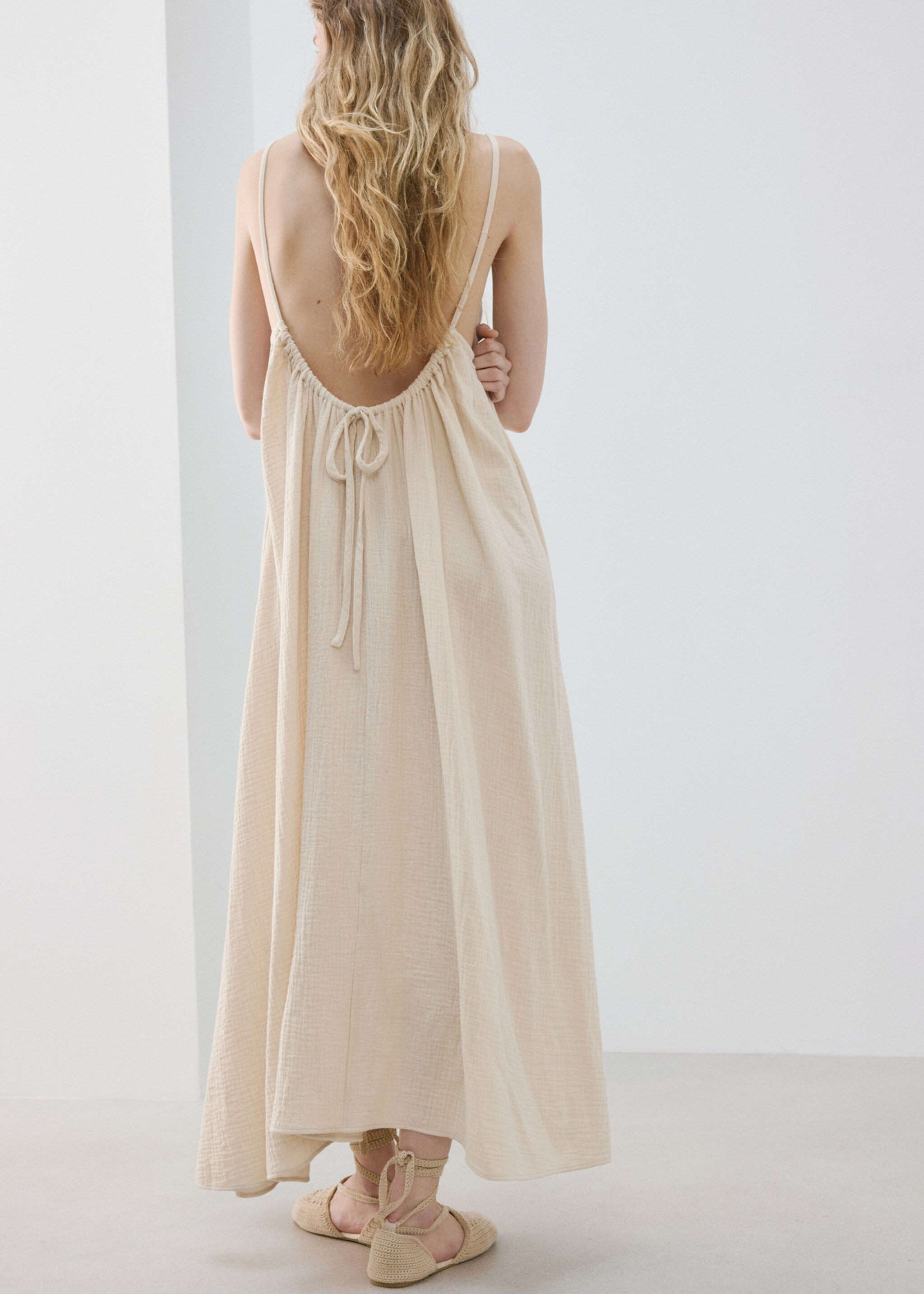 Long chiffon dress - Reverse of the article, Ecru. Ref: 27096718-00.