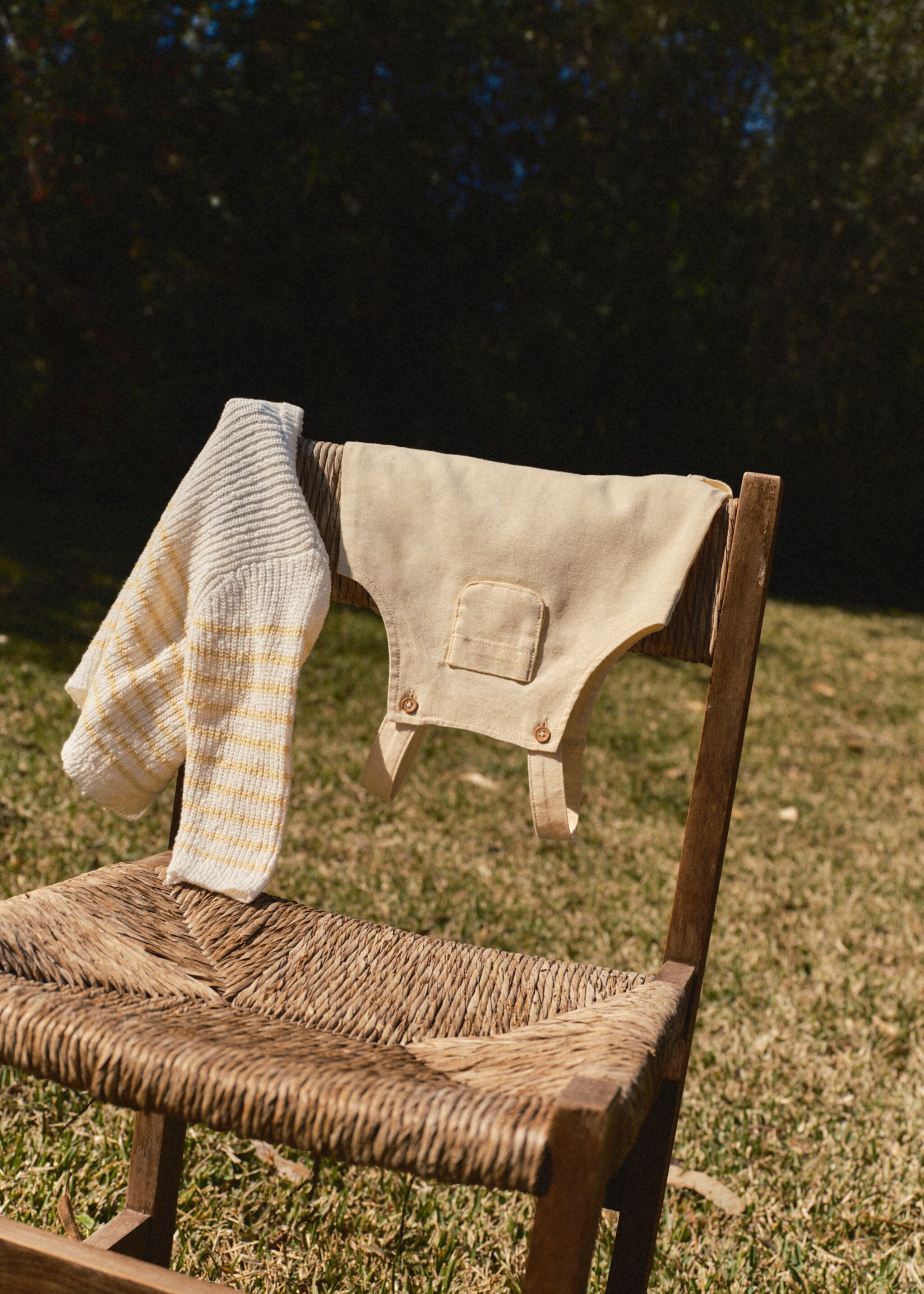 Short cotton dungarees - Details of the article 5, Yellow. Ref: 27096722-00.