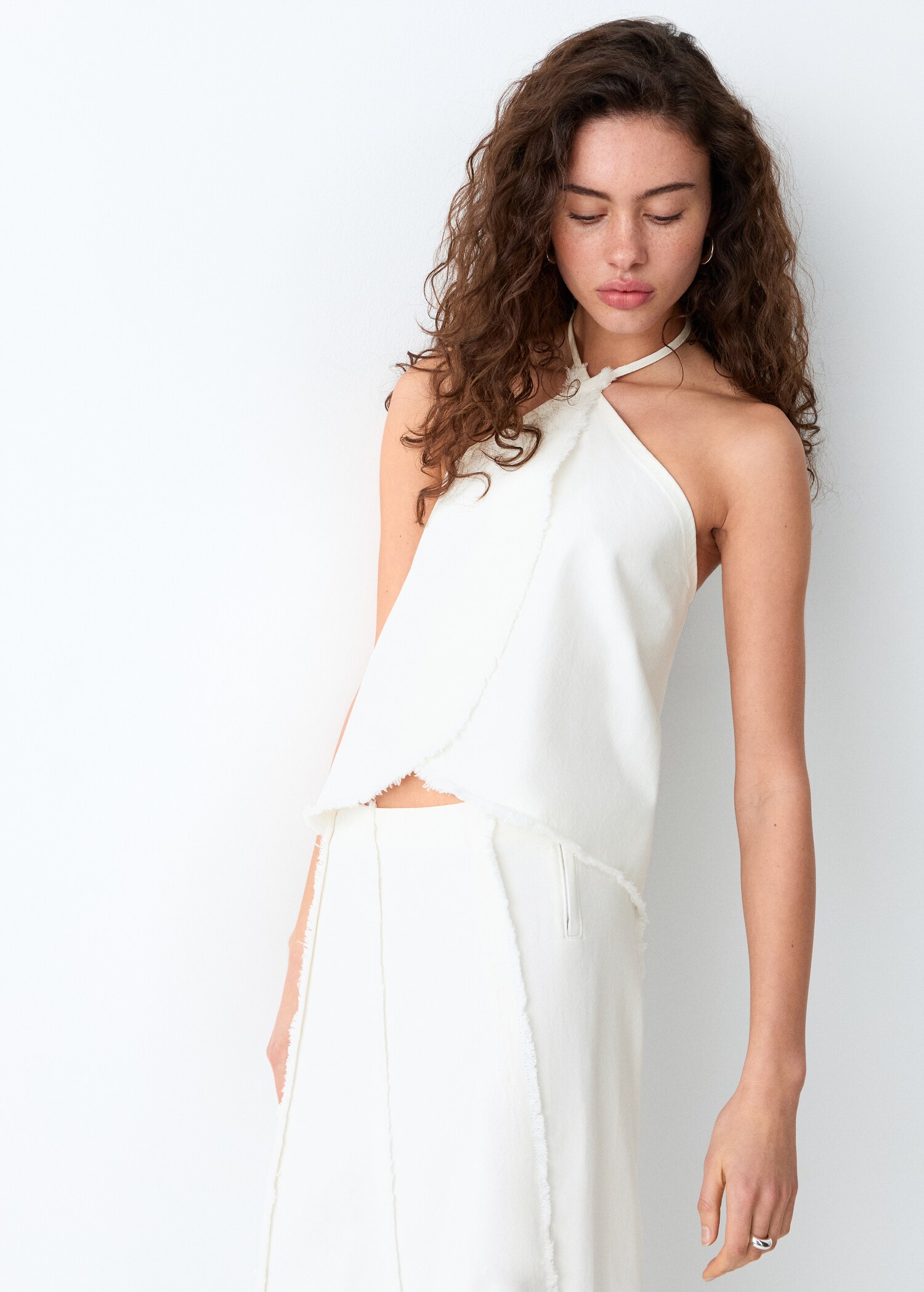 Crossed top with frayed details - Details of the article 2