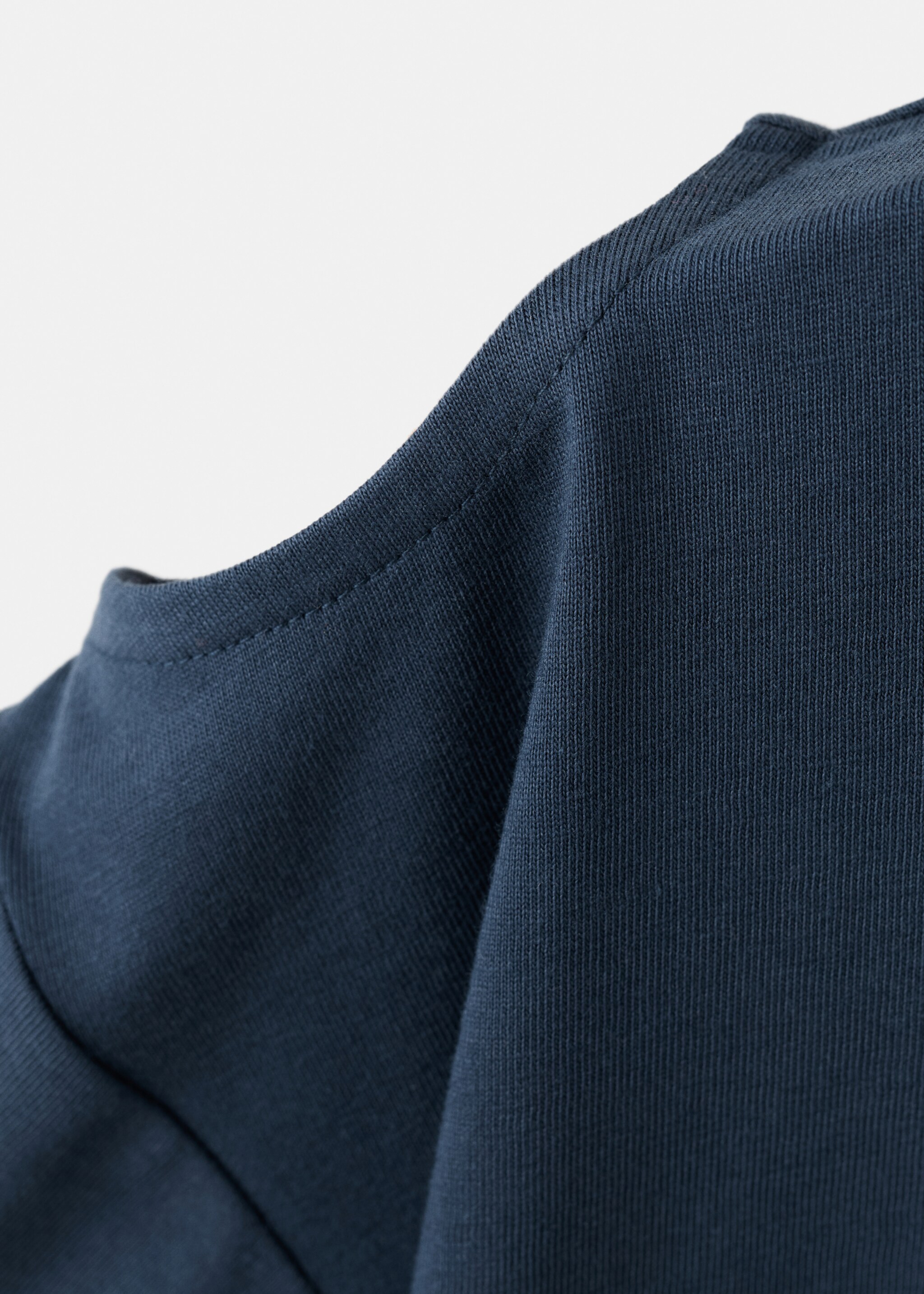 T-shirt en coton à épaule découverte - Détail de l'article 0, Bleu marine. Ref: 27096734-00.