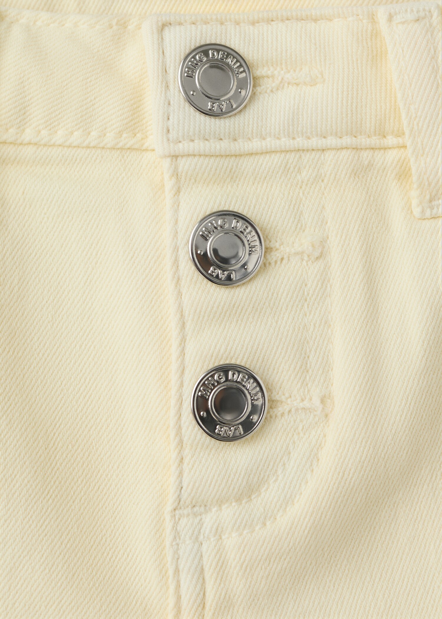Denim shorts with buttons - Details of the article 8